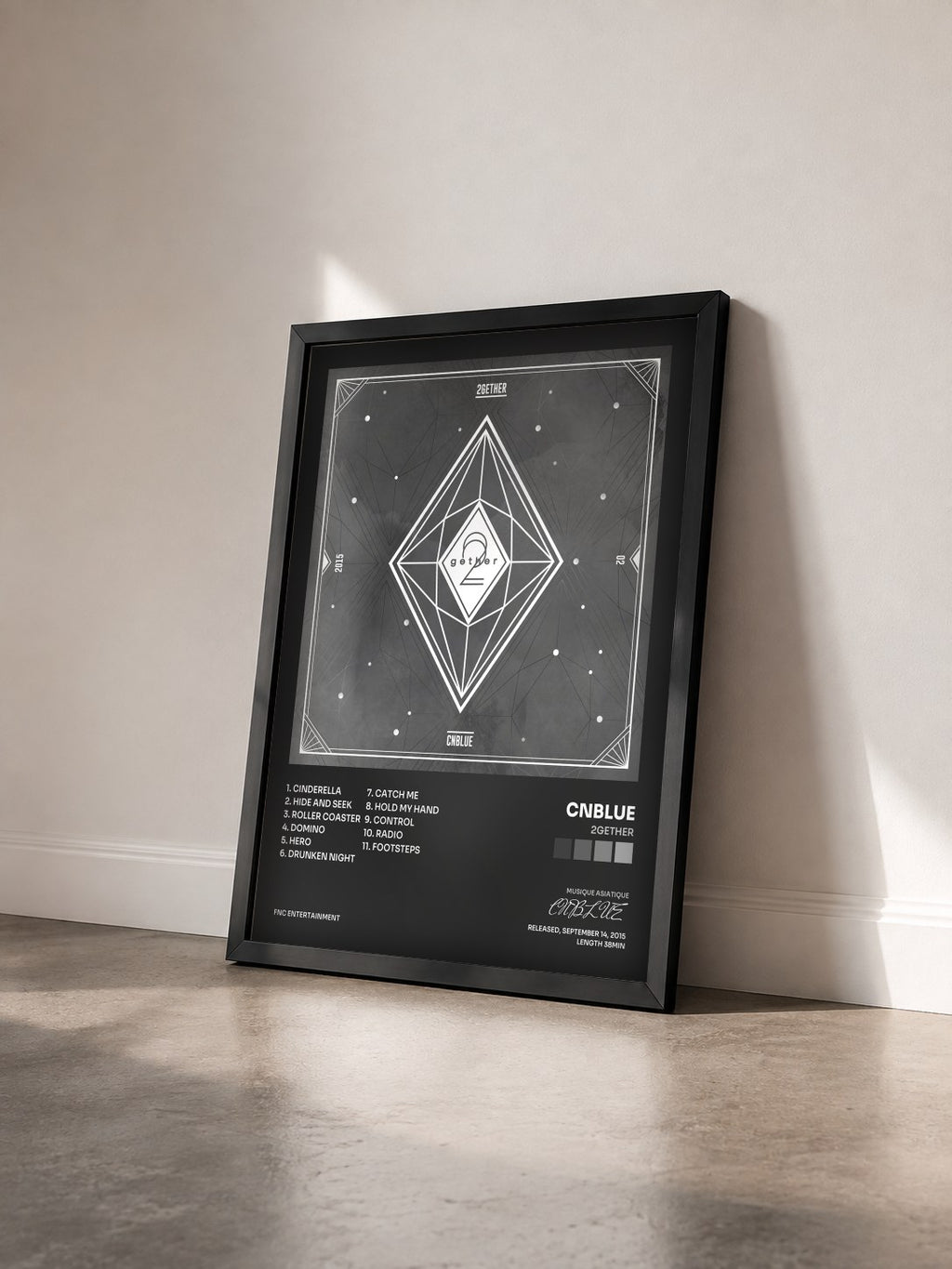 #noir Tableau de l'album 2gether de CNBLUE vu de trois quarts, cadre noir