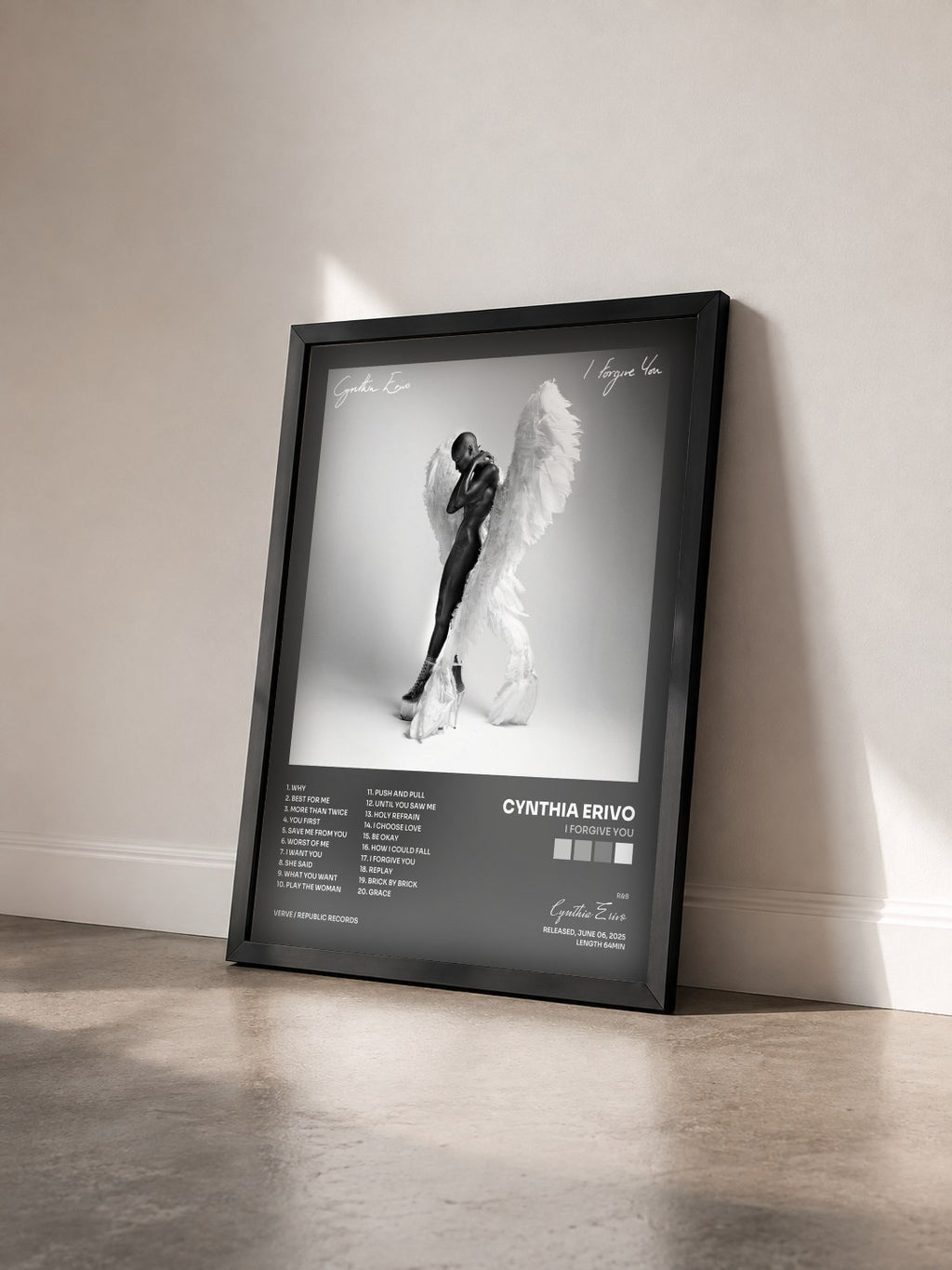 #noir Tableau de l'album I Forgive You de Cynthia Erivo vu de trois quarts, cadre noir