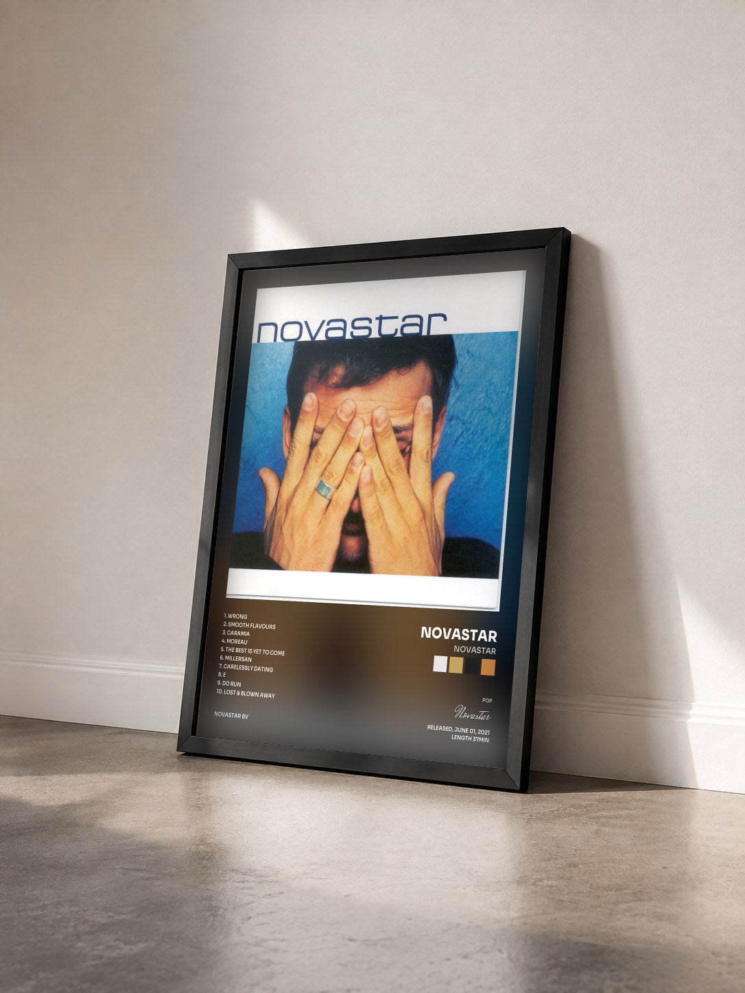 #noir Tableau de l'album Novastar de Novastar vu de trois quarts, cadre noir
