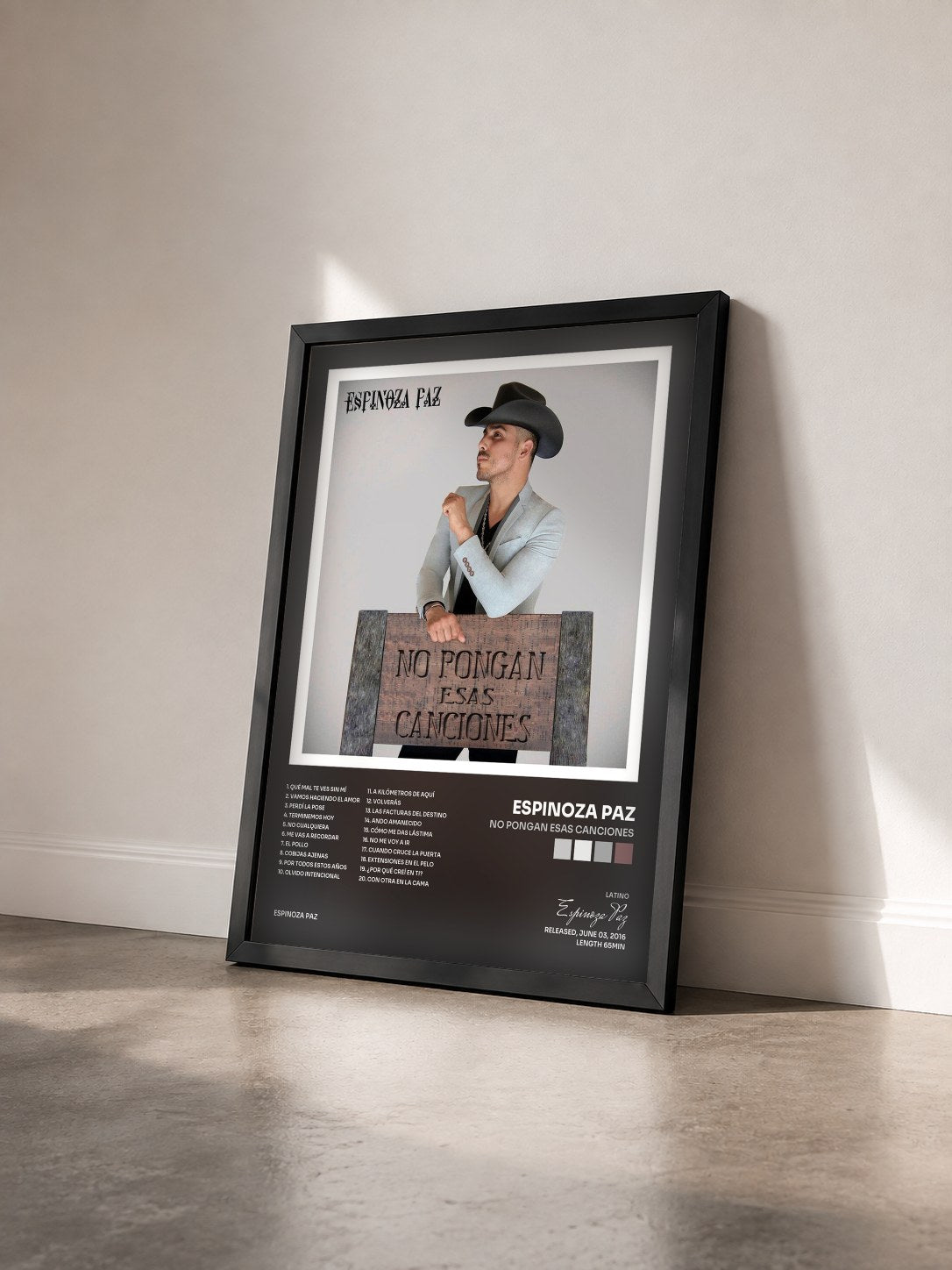 #noir Tableau de l'album No Pongan Esas Canciones de Espinoza Paz vu de trois quarts, cadre noir