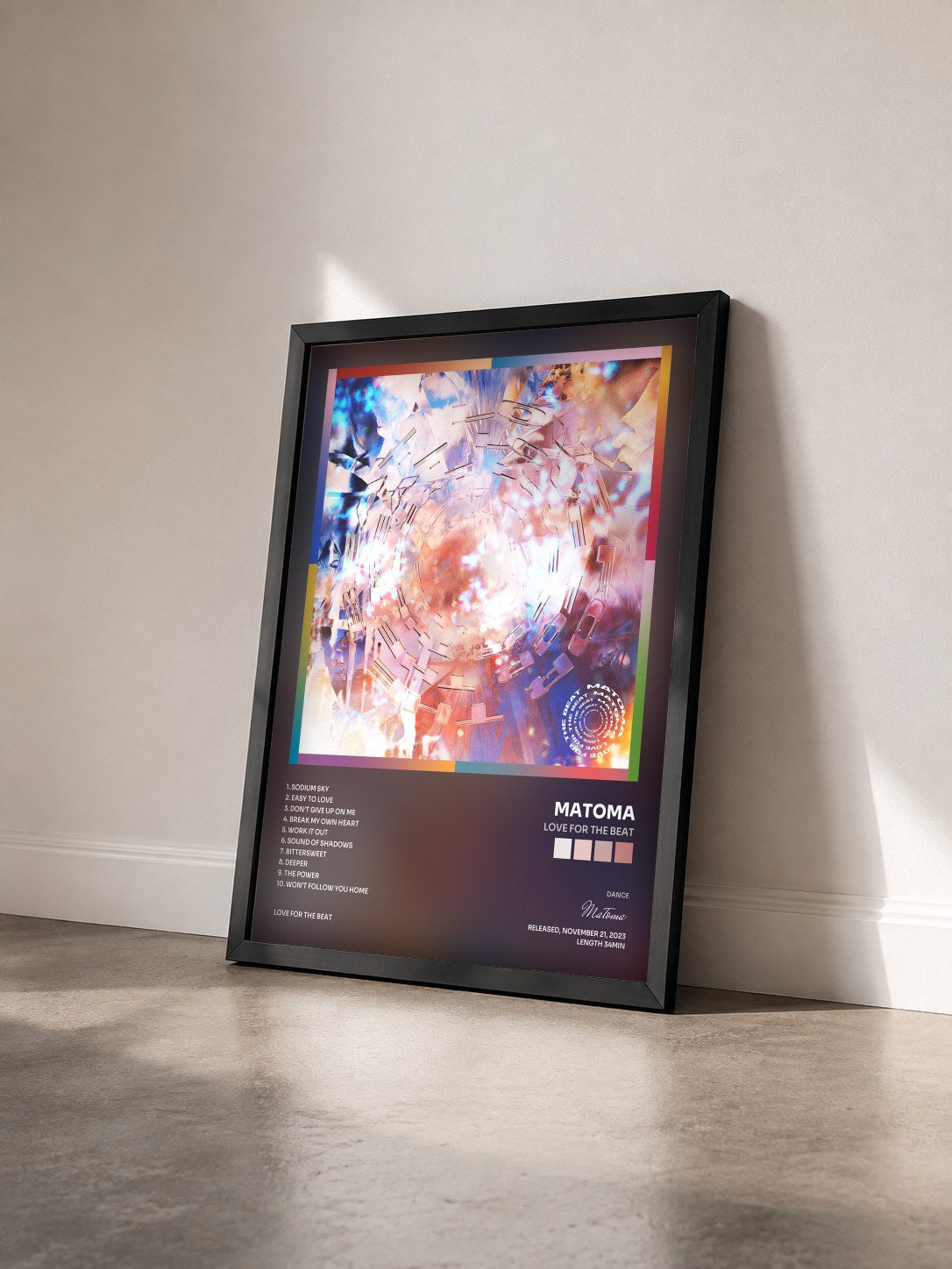 #noir Tableau de l'album Love For The Beat de Matoma vu de trois quarts, cadre noir