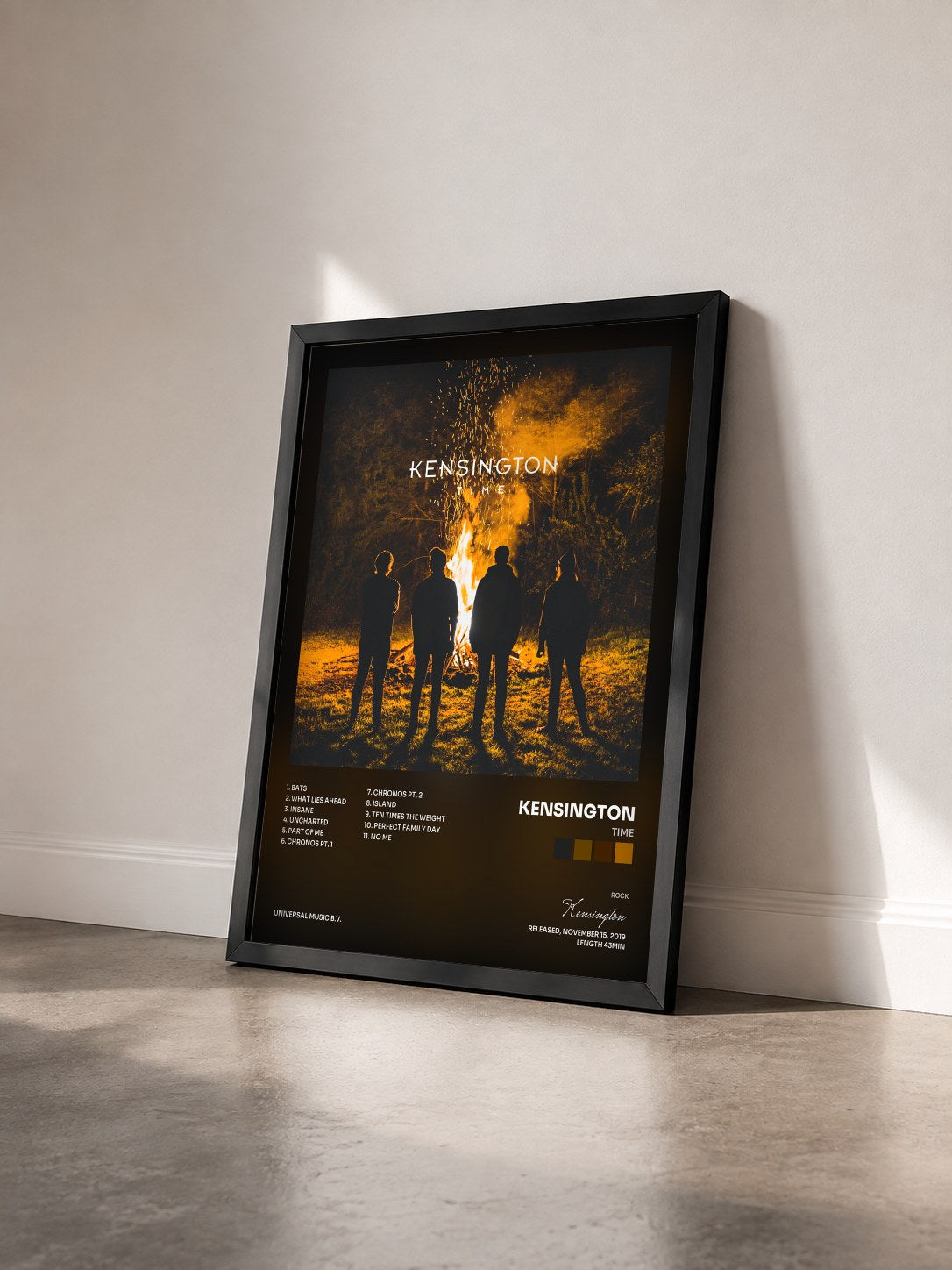 #noir Tableau de l'album Time de Kensington vu de trois quarts, cadre noir