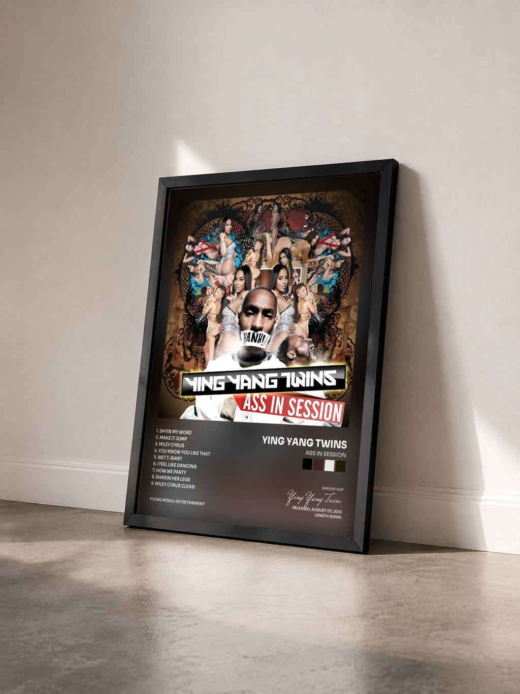 #noir Tableau de l'album Ass in Session de Ying Yang Twins vu de trois quarts, cadre noir