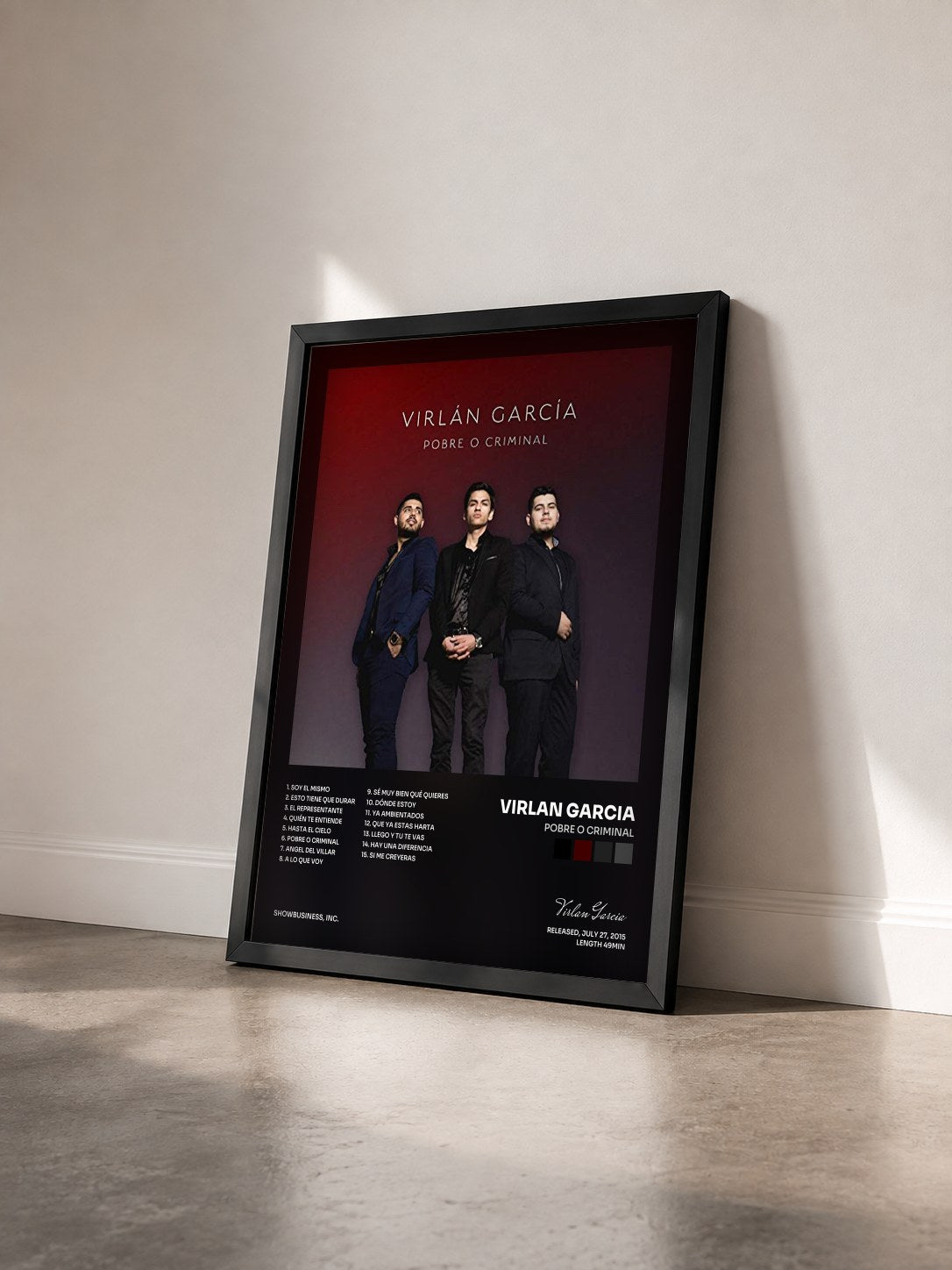 #noir Tableau de l'album Pobre o Criminal de Virlan Garcia vu de trois quarts, cadre noir