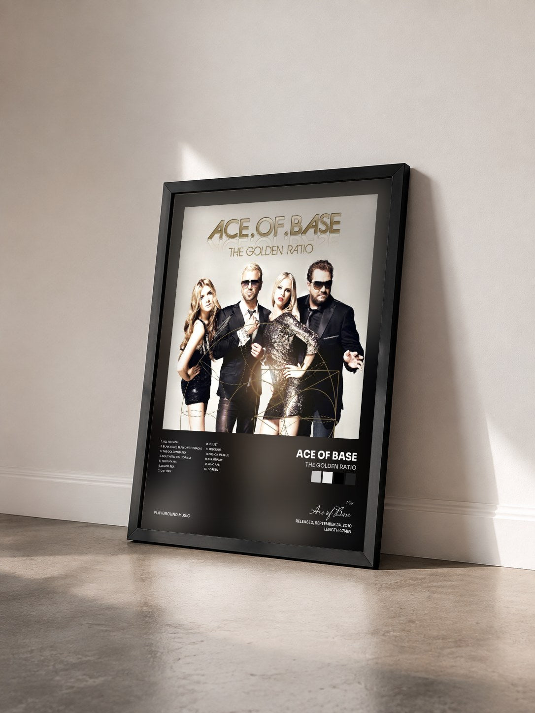 #noir Tableau de l'album The Golden Ratio de Ace of Base vu de trois quarts, cadre noir