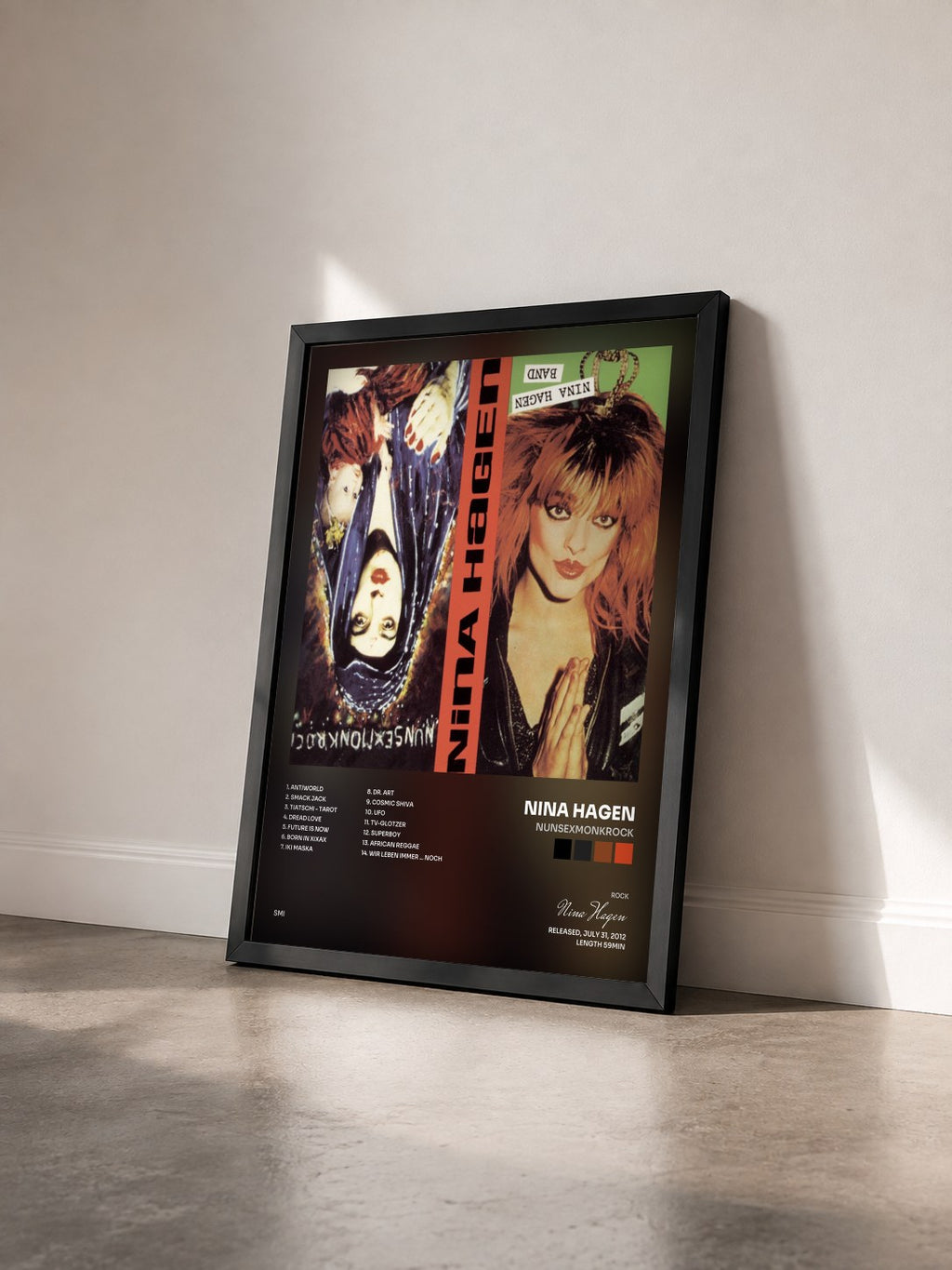 #noir Tableau de l'album Nunsexmonkrock de Nina Hagen vu de trois quarts, cadre noir