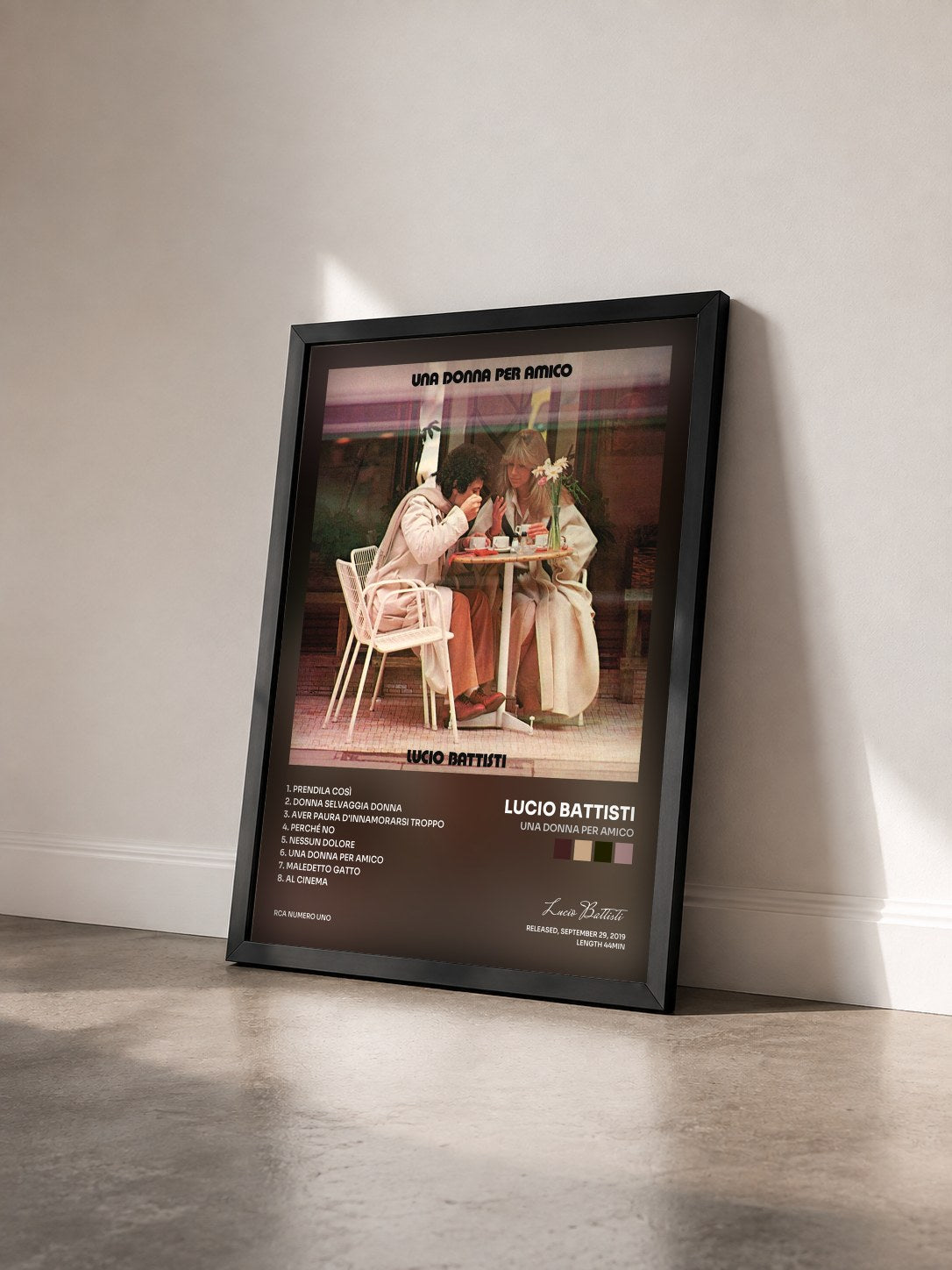 #noir Tableau de l'album Una donna per amico de Lucio Battisti vu de trois quarts, cadre noir