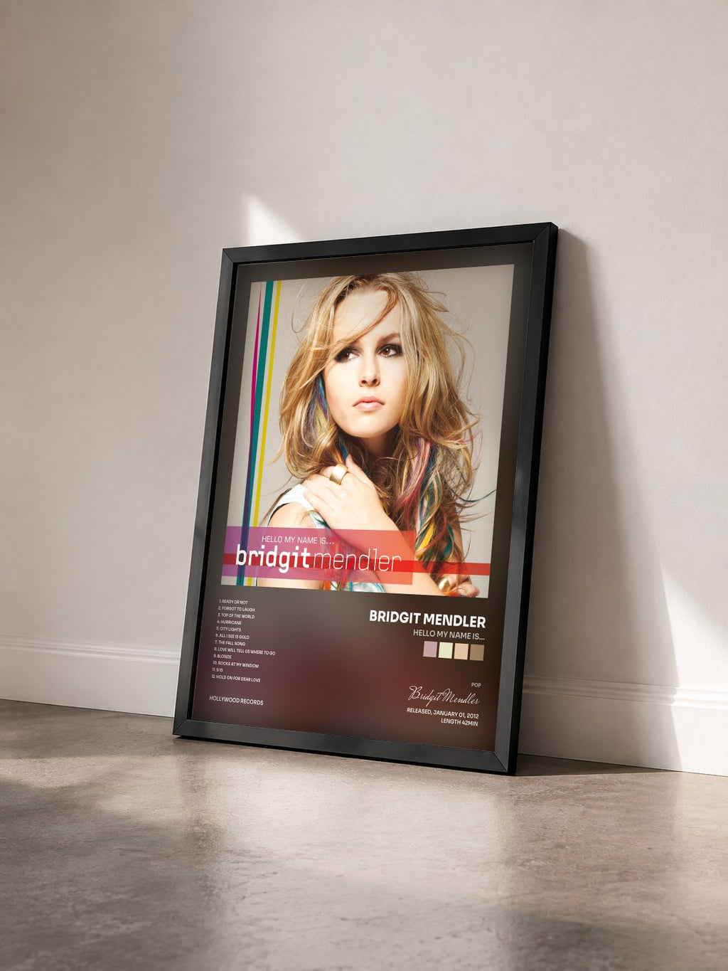 #noir Tableau de l'album Hello My Name Is... de Bridgit Mendler vu de trois quarts, cadre noir