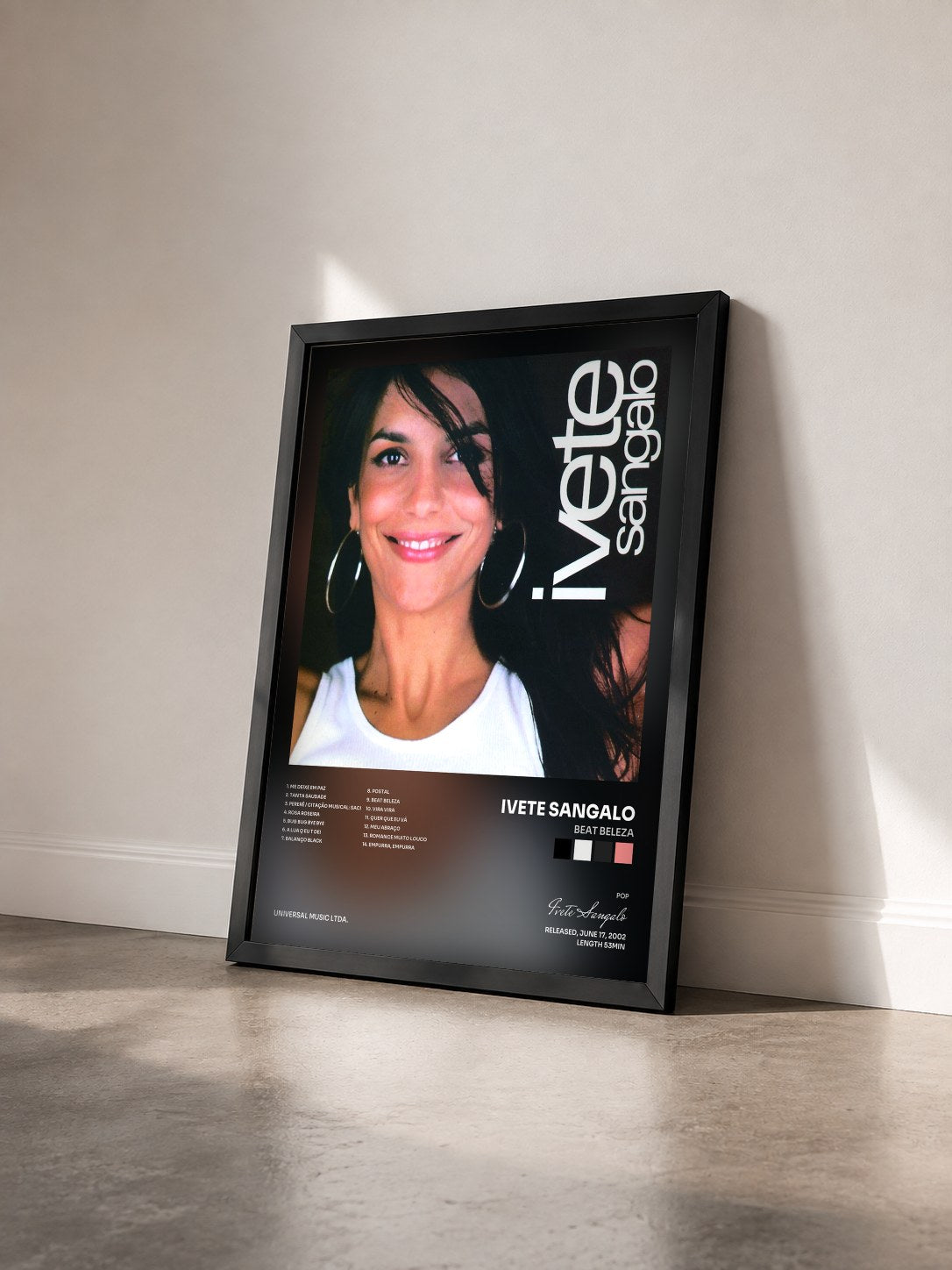 #noir Tableau de l'album Beat Beleza de Ivete Sangalo vu de trois quarts, cadre noir