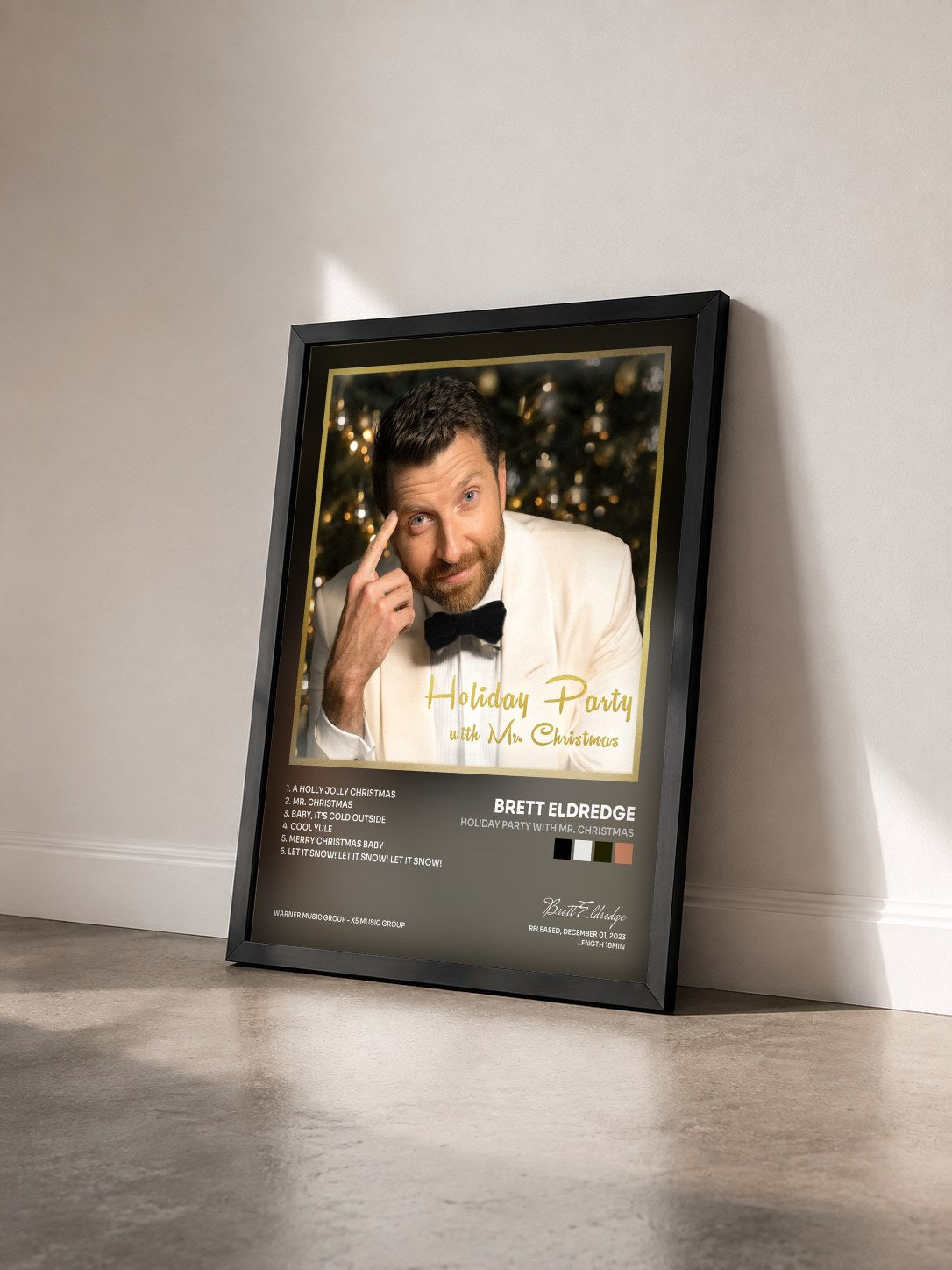 #noir Tableau de l'album Holiday Party with Mr. Christmas de Brett Eldredge vu de trois quarts, cadre noir