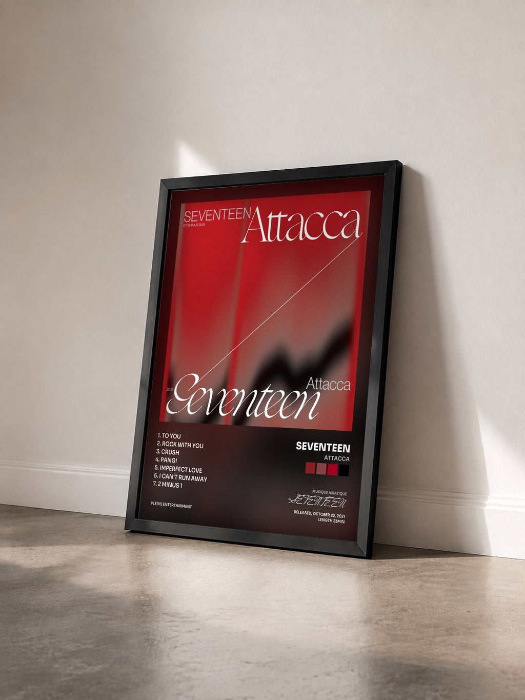 #noir Tableau de l'album Attacca de SEVENTEEN vu de trois quarts, cadre noir