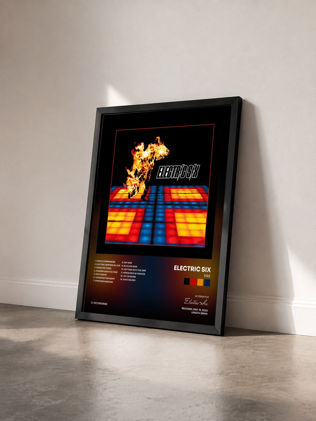 #noir Tableau de l'album Fire de Electric Six vu de trois quarts, cadre noir
