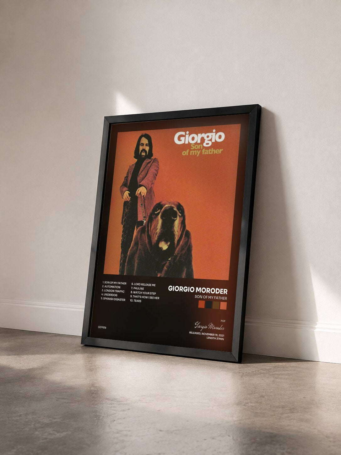 #noir Tableau de l'album Son Of My Father de Giorgio Moroder vu de trois quarts, cadre noir