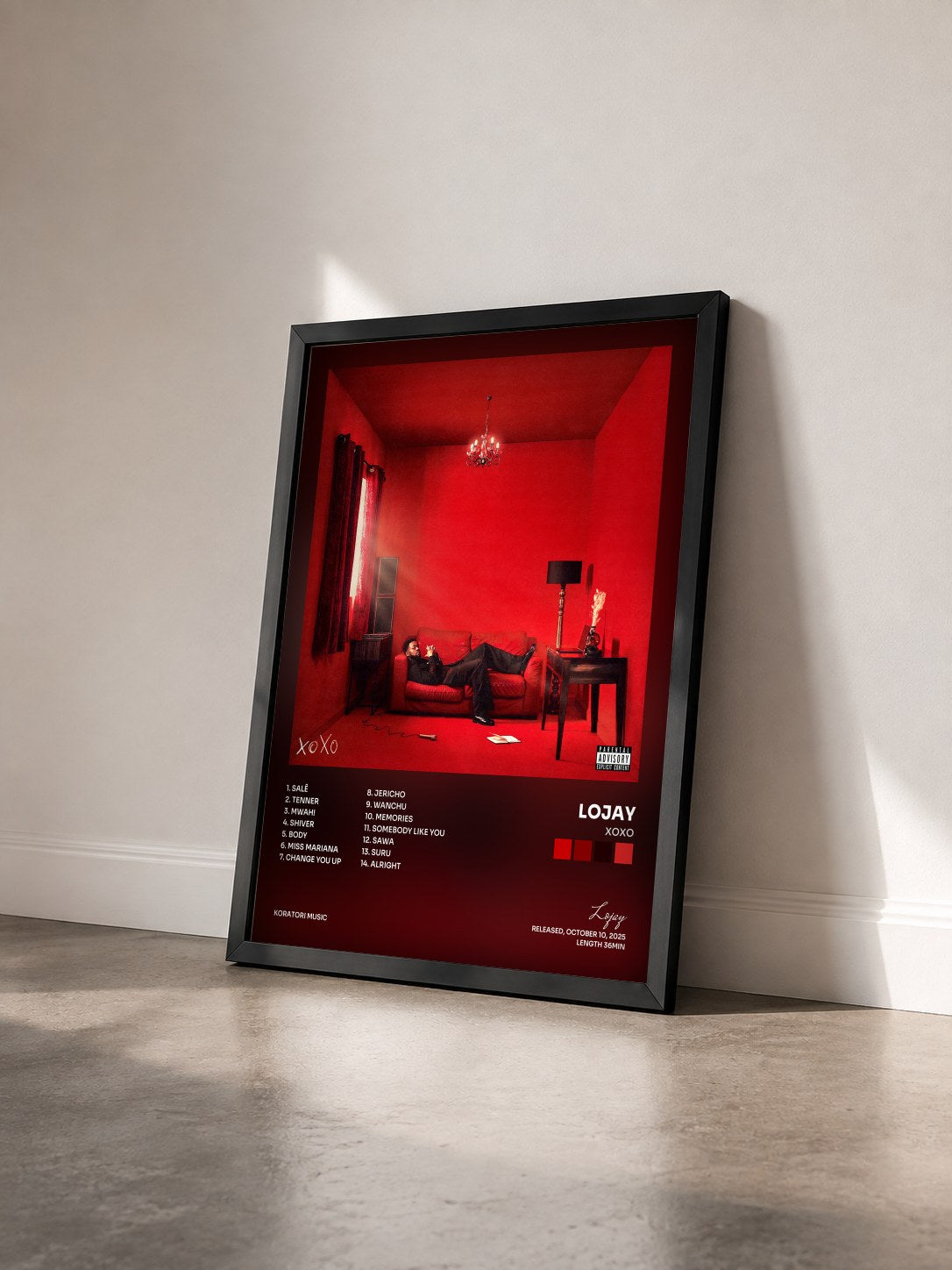 #noir Tableau de l'album XOXO de Lojay vu de trois quarts, cadre noir