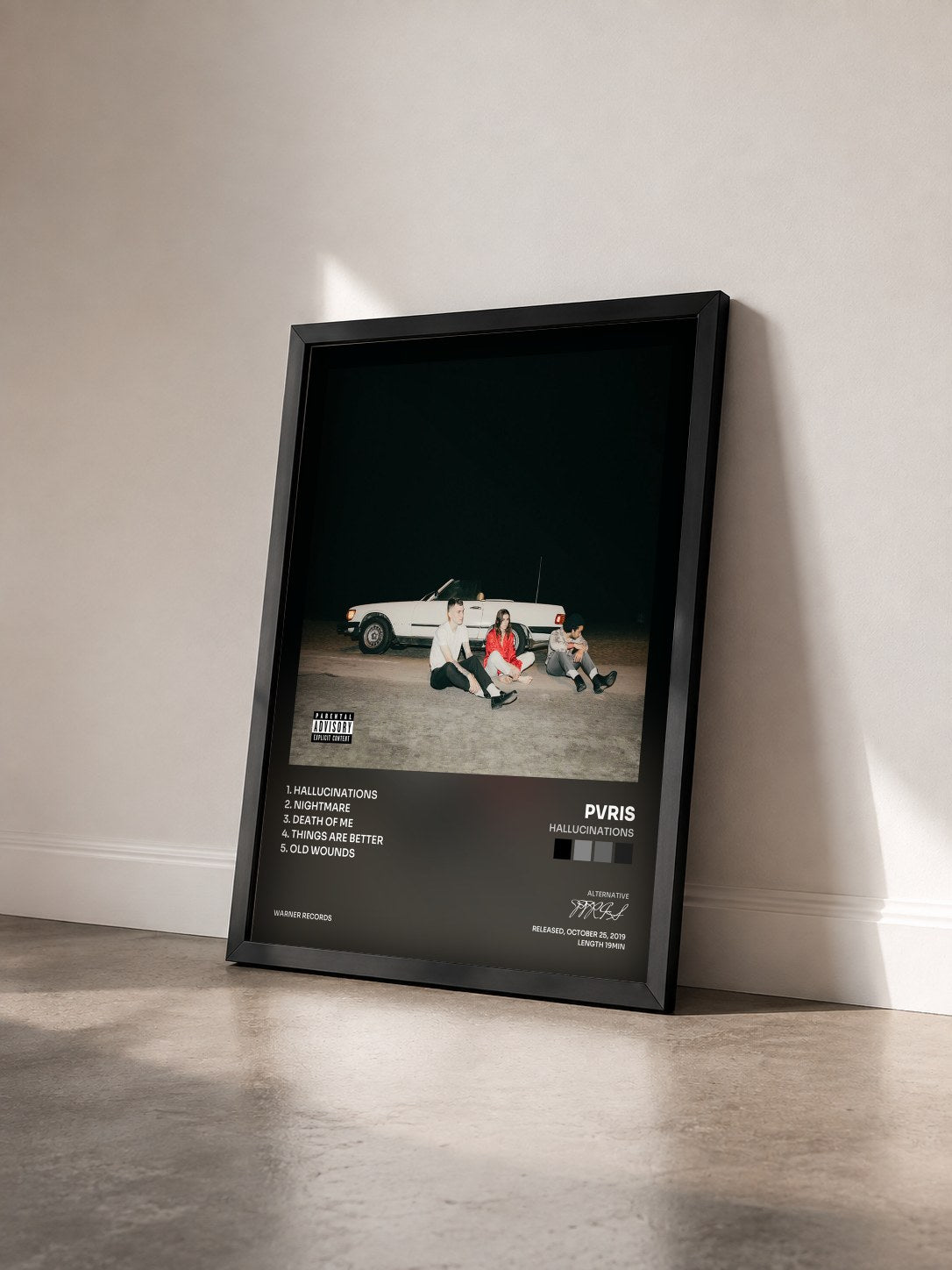 #noir Tableau de l'album Hallucinations de PVRIS vu de trois quarts, cadre noir