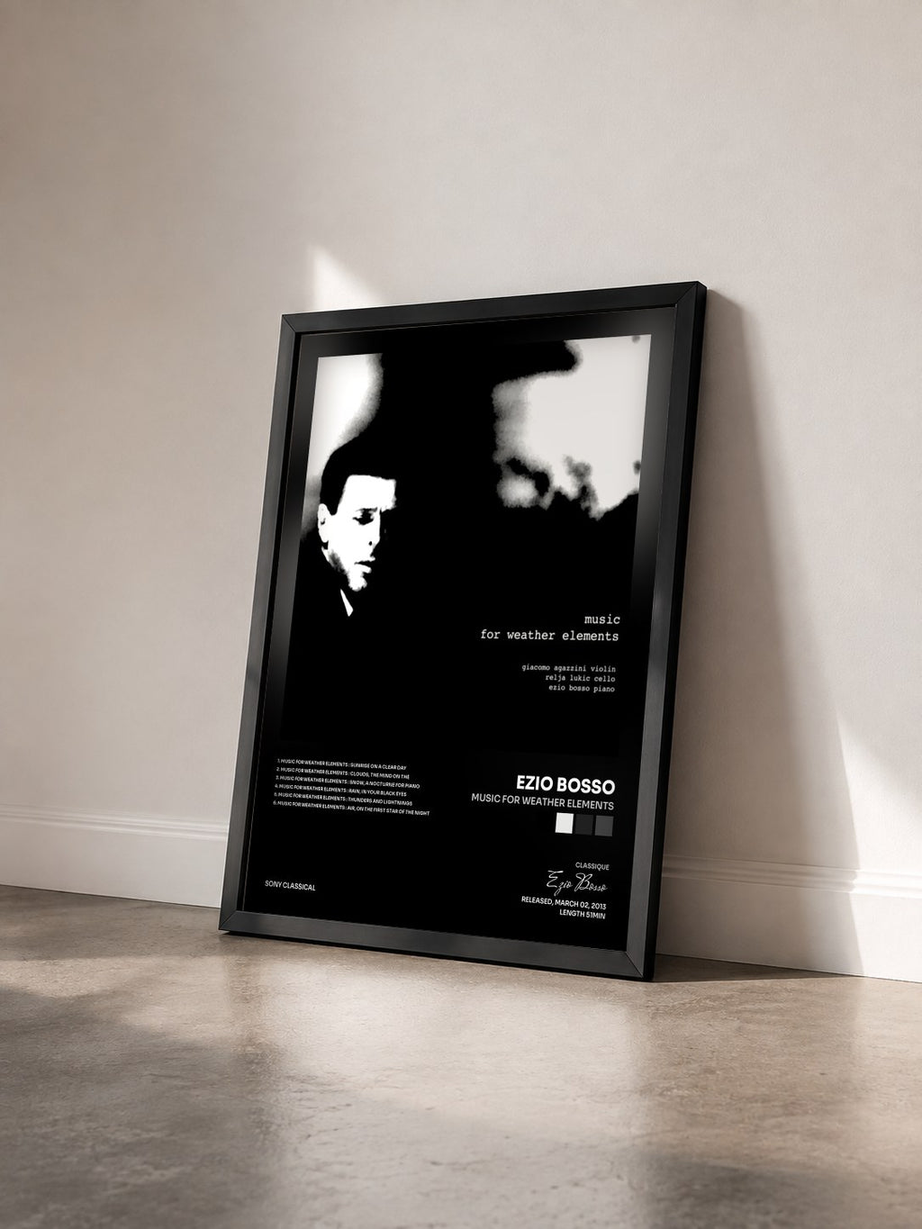 #noir Tableau de l'album Music for Weather Elements de Ezio Bosso vu de trois quarts, cadre noir
