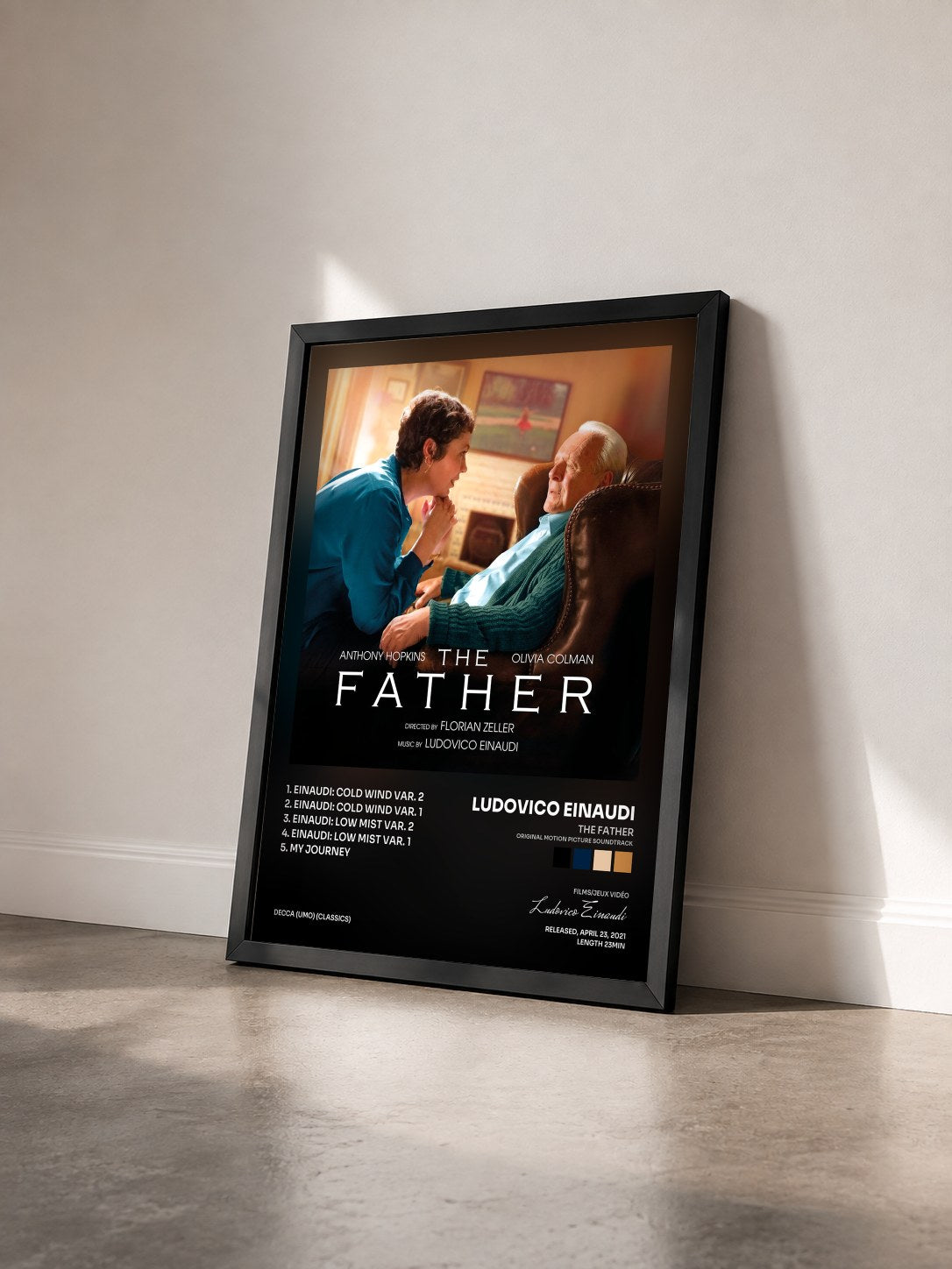 #noir Tableau de l'album The Father (Original Motion Picture Soundtrack) de Ludovico Einaudi vu de trois quarts, cadre noir