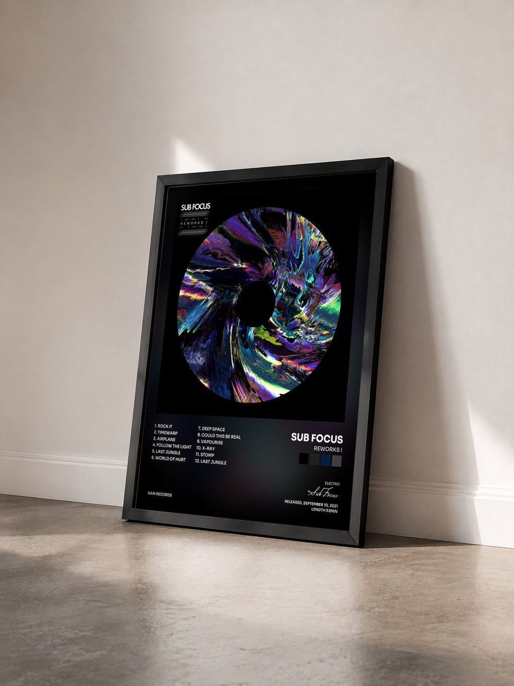#noir Tableau de l'album Reworks I de Sub Focus vu de trois quarts, cadre noir