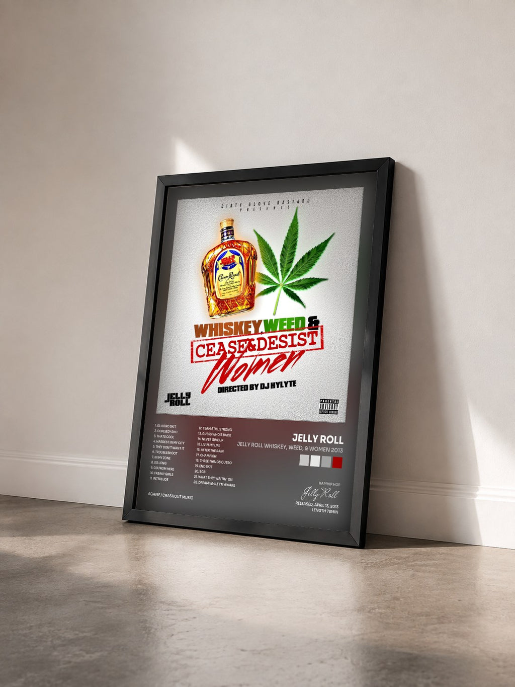 #noir Jelly Roll Whiskey, Weed, & Women 2013 von Jelly Roll als gerahmter Kunstdruck von schräg gesehen, schwarzer Rahmen