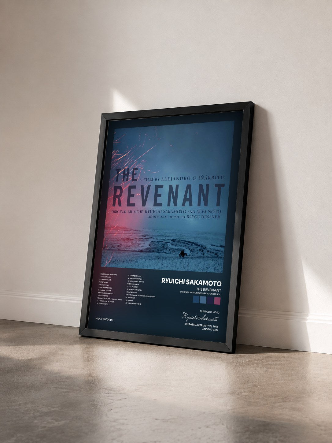 #noir Tableau de l'album The Revenant (Original Motion Picture Soundtrack) de Ryuichi Sakamoto vu de trois quarts, cadre noir