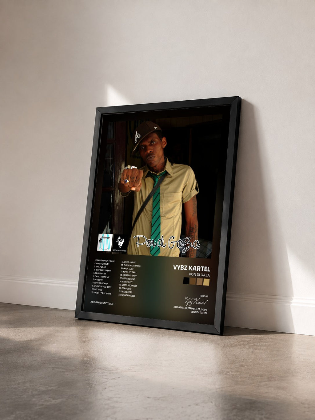 #noir Tableau de l'album Pon di Gaza de Vybz Kartel vu de trois quarts, cadre noir