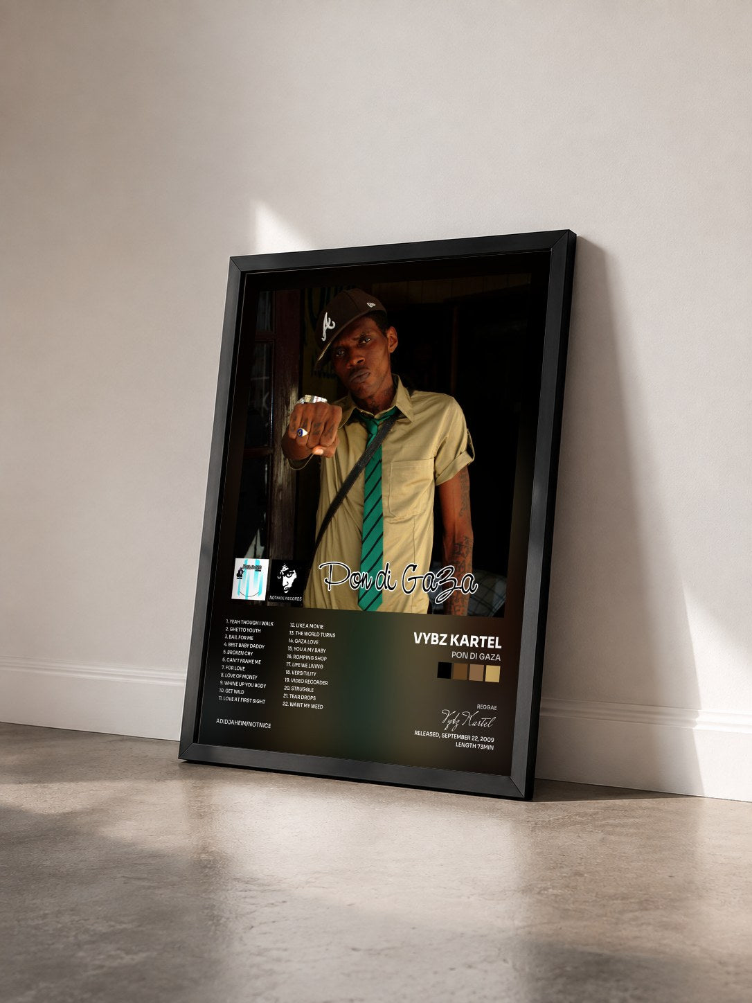 #noir Tableau de l'album Pon di Gaza de Vybz Kartel vu de trois quarts, cadre noir