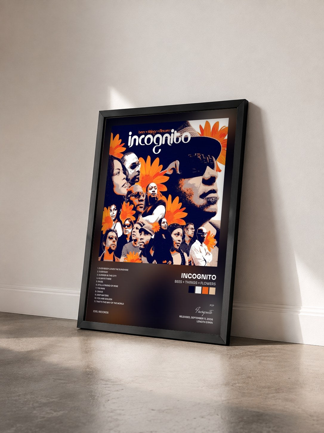 #noir Tableau de l'album Bees + Things + Flowers de Incognito vu de trois quarts, cadre noir