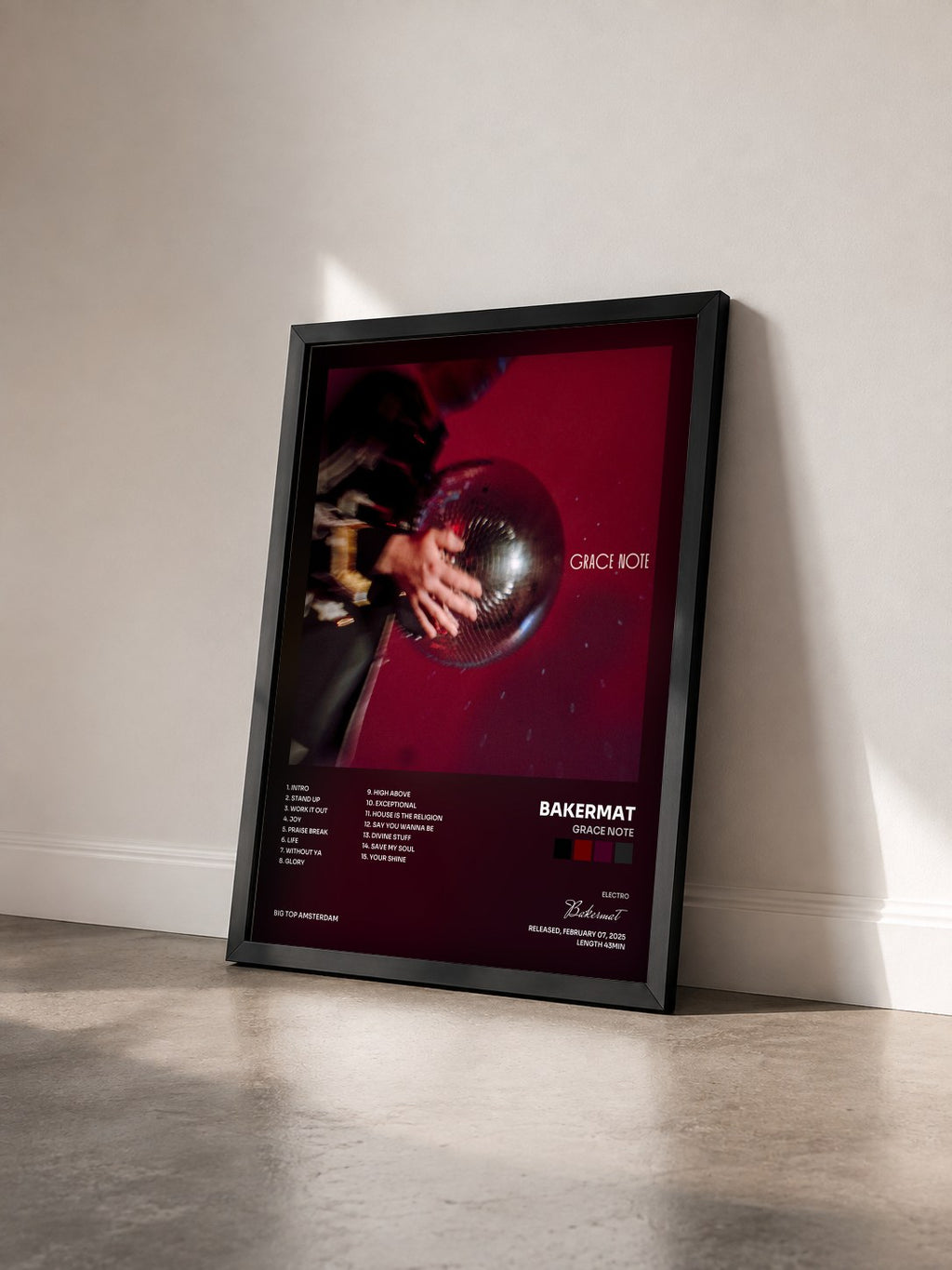 #noir Tableau de l'album Grace Note de Bakermat vu de trois quarts, cadre noir