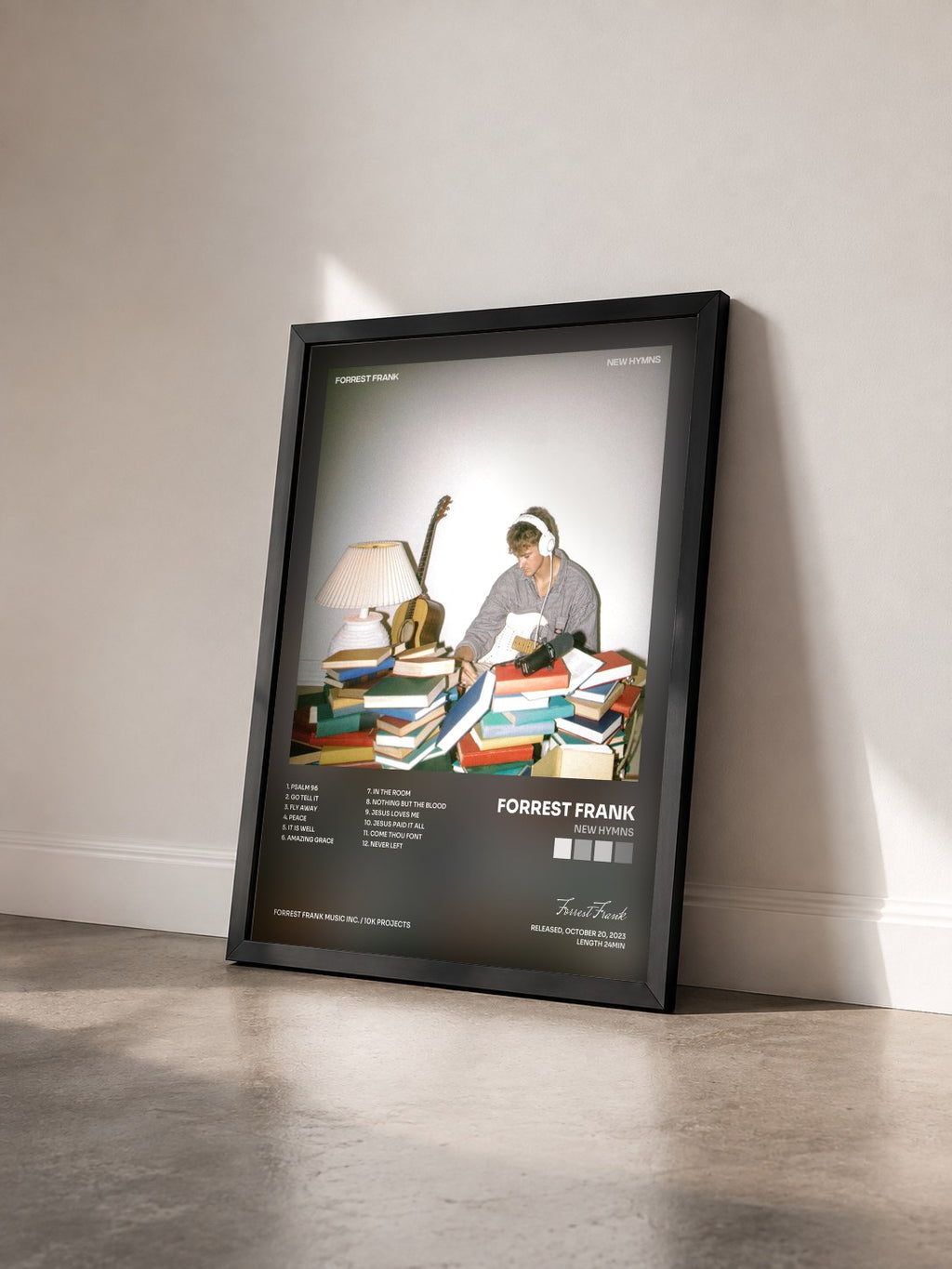 #noir Tableau de l'album New Hymns de Forrest Frank vu de trois quarts, cadre noir