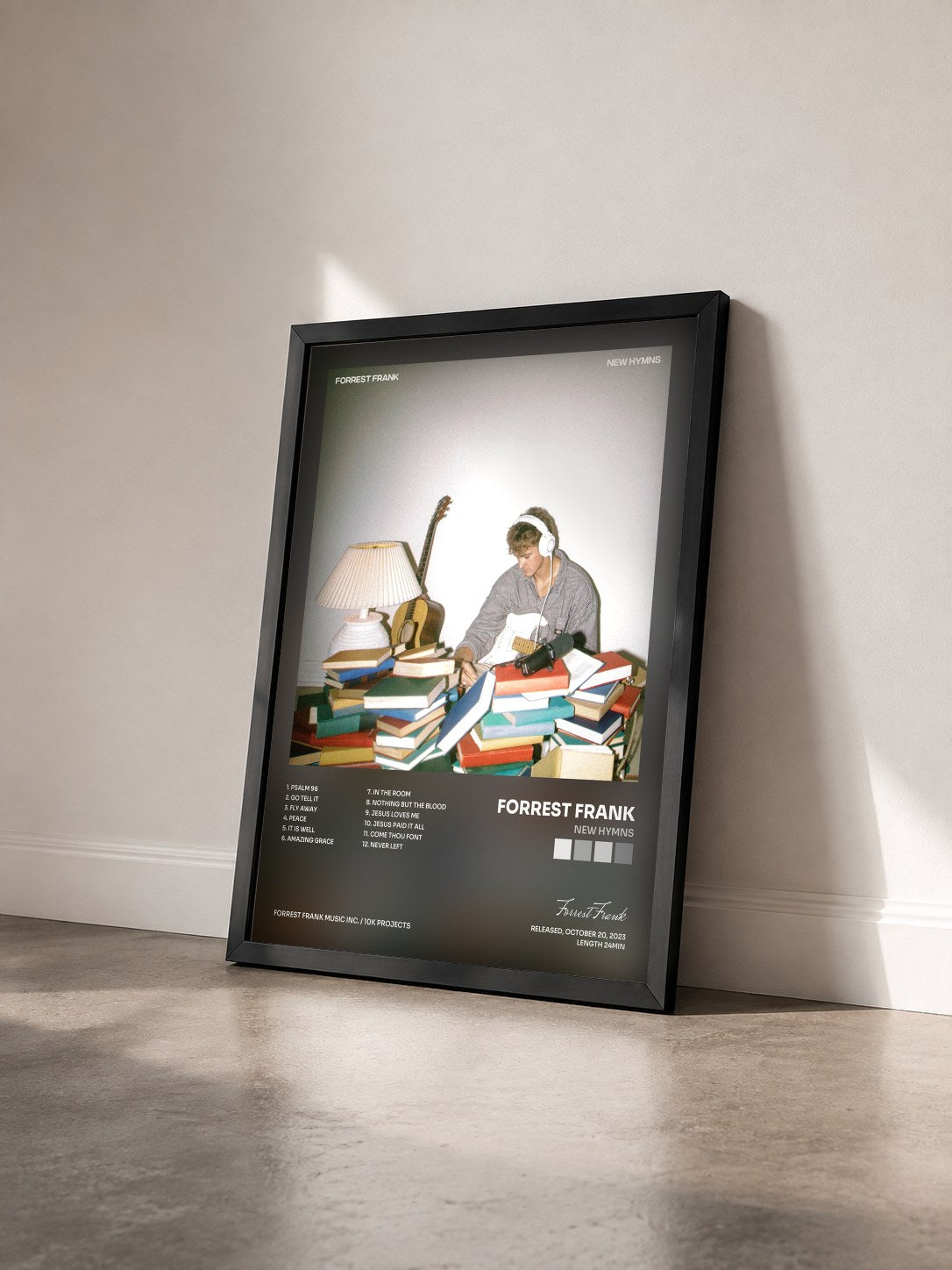 #noir Tableau de l'album New Hymns de Forrest Frank vu de trois quarts, cadre noir