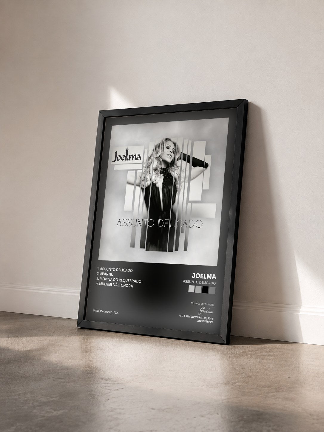 #noir Tableau de l'album Assunto Delicado de Joelma vu de trois quarts, cadre noir