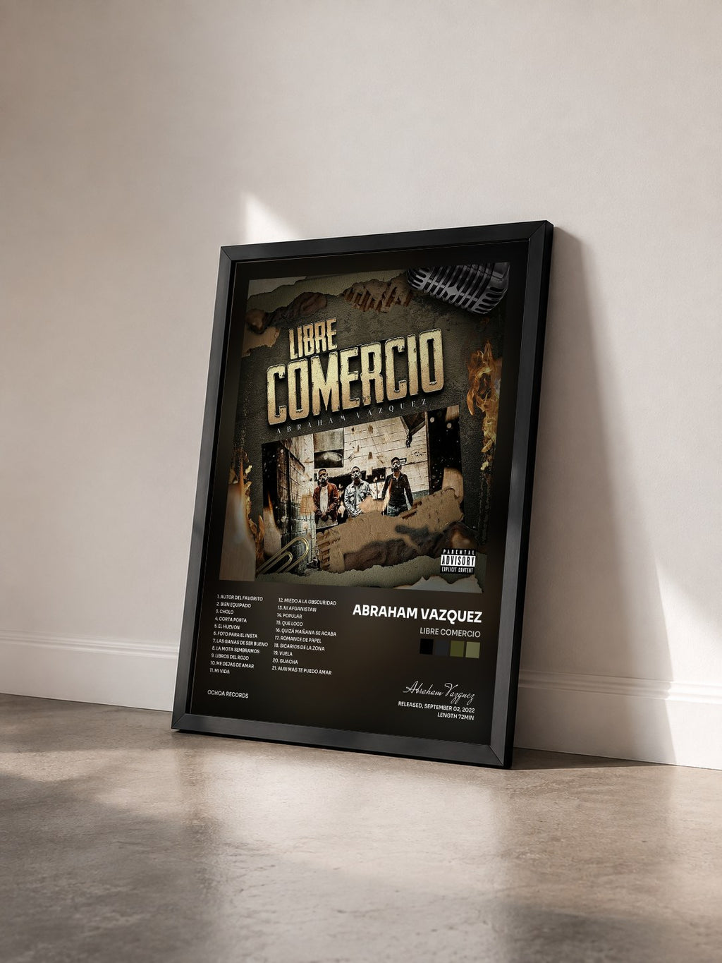 #noir Tableau de l'album Libre Comercio de Abraham Vazquez vu de trois quarts, cadre noir