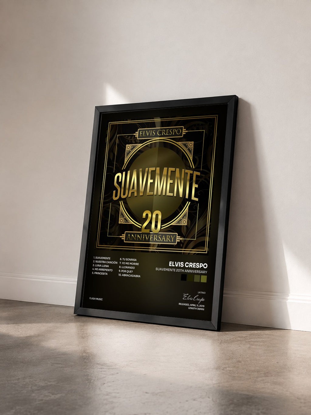 #noir Tableau de l'album Suavemente 20th Anniversary de Elvis Crespo vu de trois quarts, cadre noir
