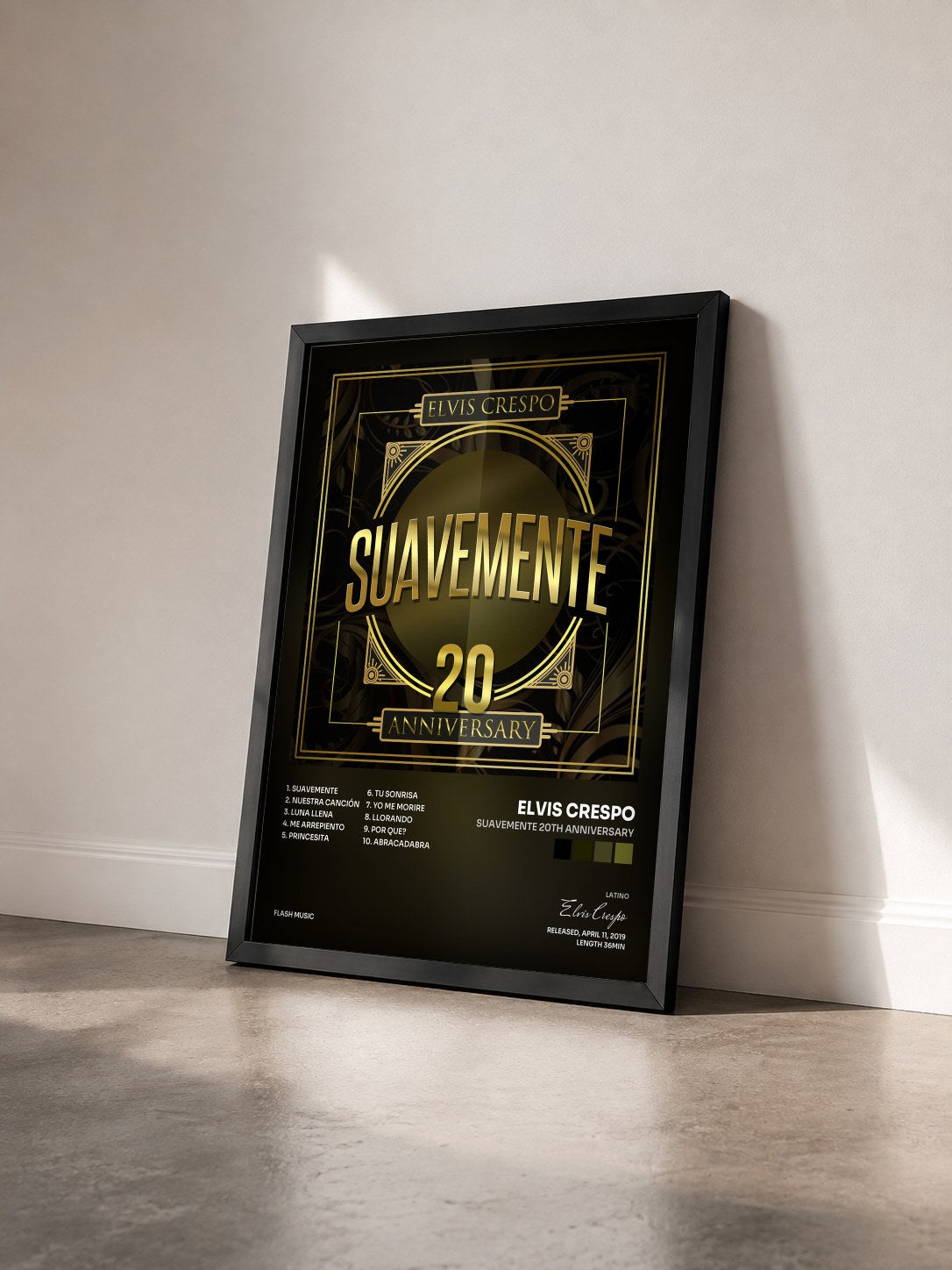 #noir Tableau de l'album Suavemente 20th Anniversary de Elvis Crespo vu de trois quarts, cadre noir