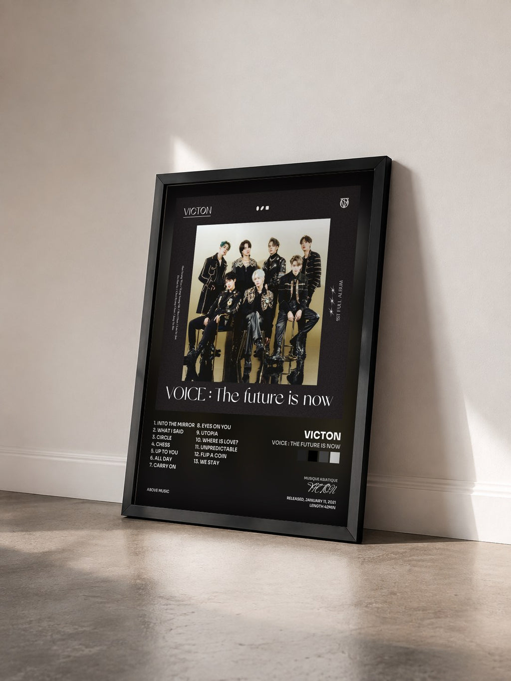 #noir Tableau de l'album VOICE : The future is now de VICTON vu de trois quarts, cadre noir
