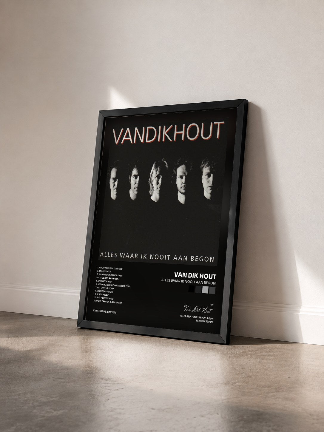 #noir Tableau de l'album Alles Waar Ik Nooit Aan Begon de Van Dik Hout vu de trois quarts, cadre noir