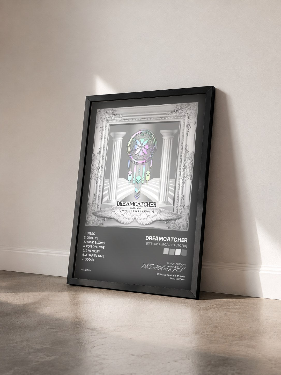 #noir Tableau de l'album [Dystopia : Road to Utopia] de DREAMCATCHER vu de trois quarts, cadre noir
