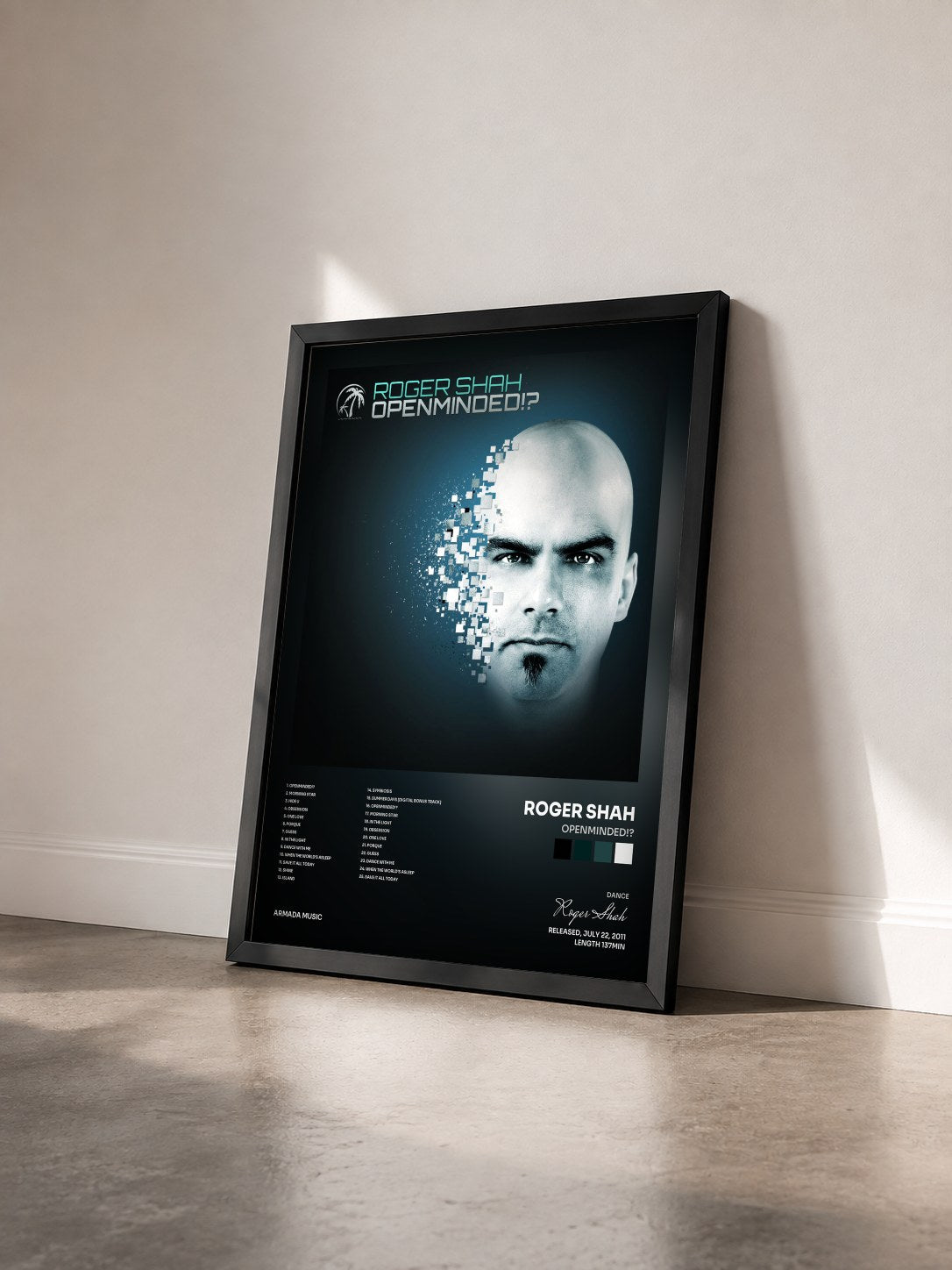 #noir Tableau de l'album Openminded!? de Roger Shah vu de trois quarts, cadre noir