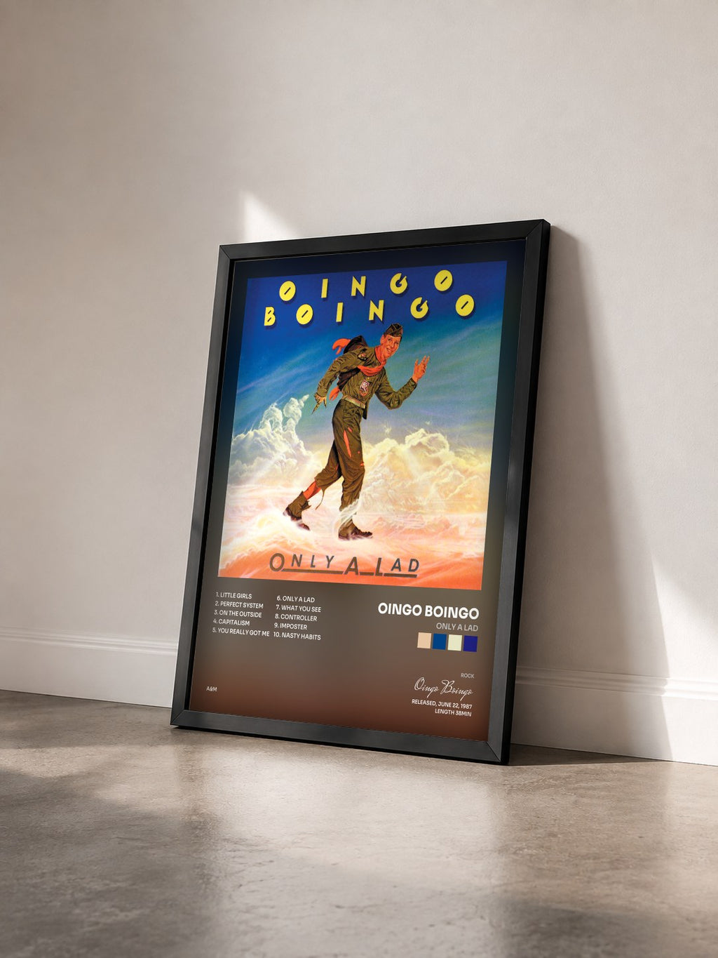 #noir Tableau de l'album Only A Lad de Oingo Boingo vu de trois quarts, cadre noir