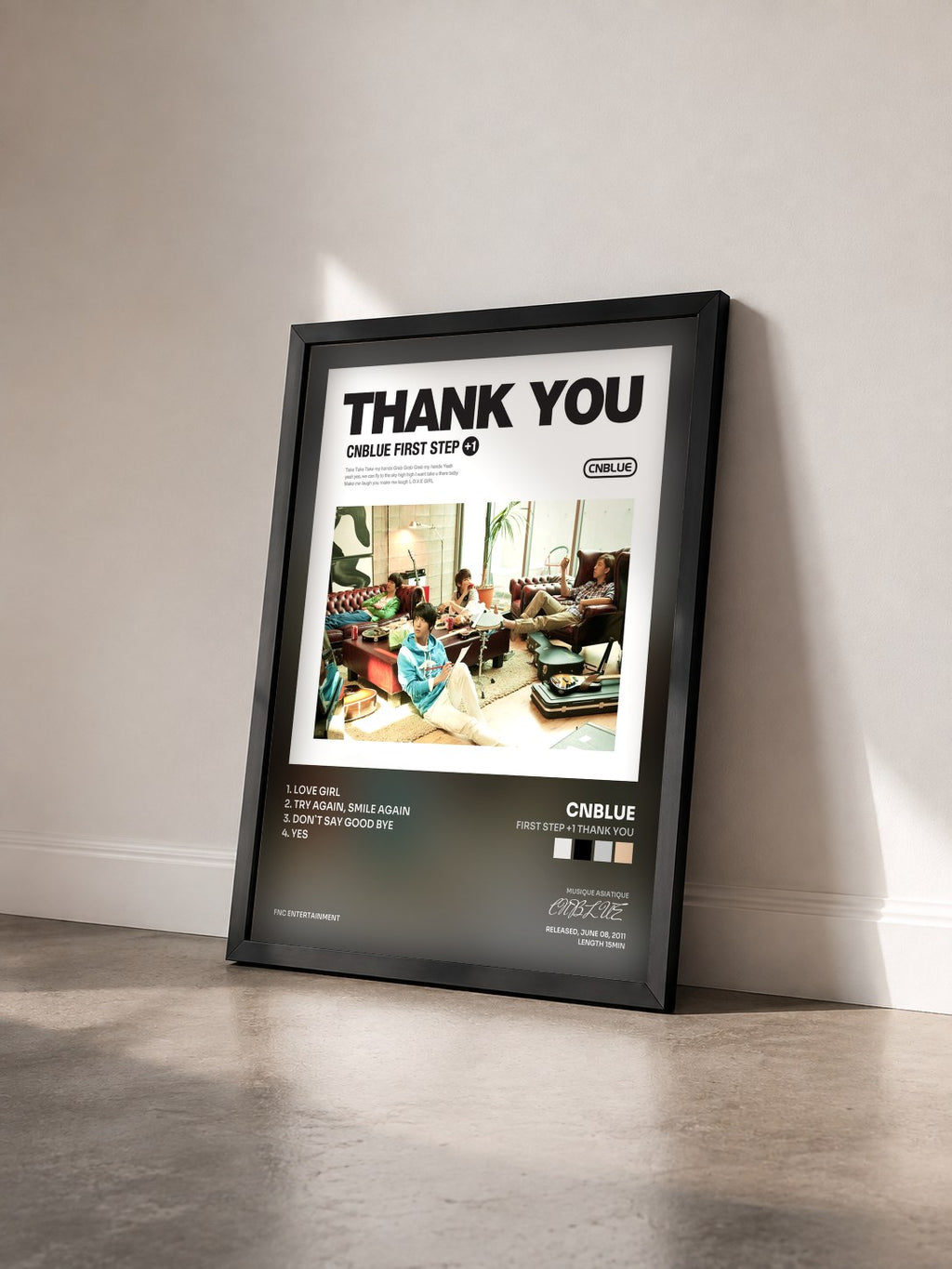 #noir Tableau de l'album FIRST STEP +1 THANK YOU de CNBLUE vu de trois quarts, cadre noir