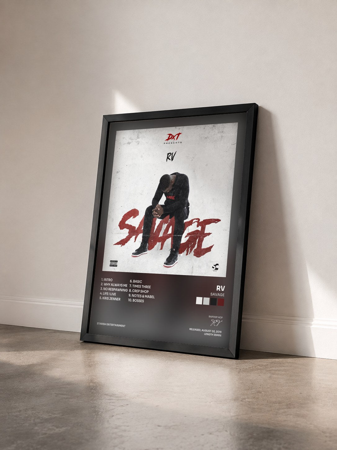 #noir Tableau de l'album Savage de RV vu de trois quarts, cadre noir