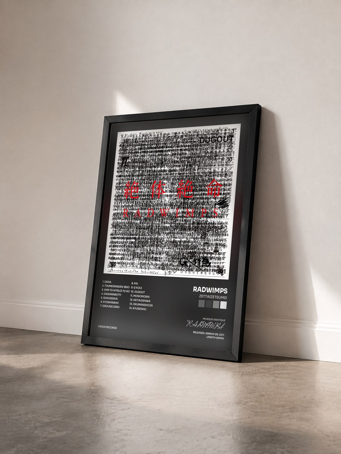 #noir Tableau de l'album Zettaizetsumei de RADWIMPS vu de trois quarts, cadre noir
