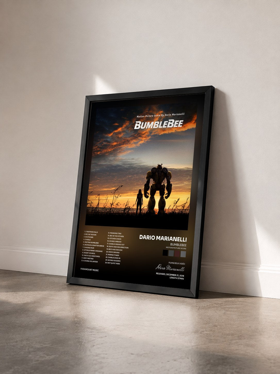 #noir Tableau de l'album Bumblebee (Motion Picture Score) de Dario Marianelli vu de trois quarts, cadre noir