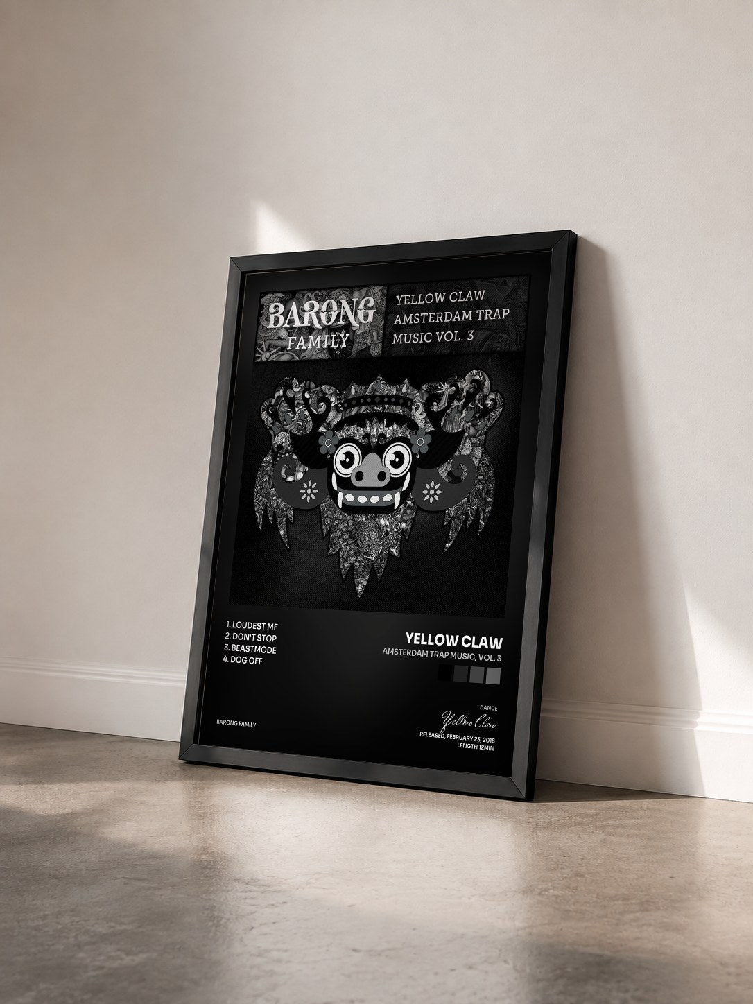 #noir Tableau de l'album Amsterdam Trap Music, Vol. 3 de Yellow Claw vu de trois quarts, cadre noir