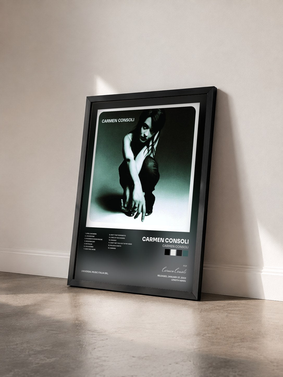 #noir Tableau de l'album Carmen Consoli de Carmen Consoli vu de trois quarts, cadre noir