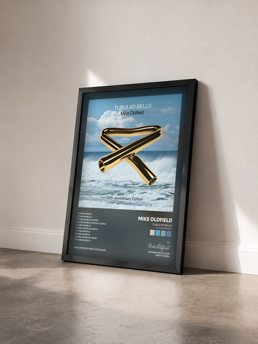 #noir Tableau de l'album Tubular Bells (50th Anniversary) de Mike Oldfield vu de trois quarts, cadre noir