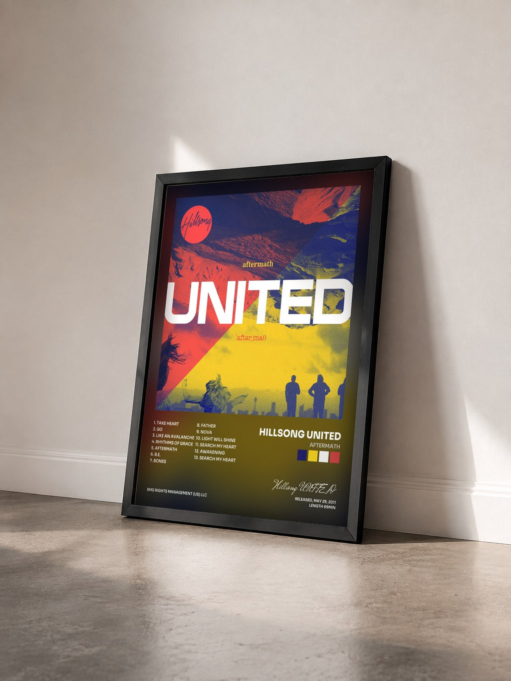 #noir Tableau de l'album Aftermath de Hillsong UNITED vu de trois quarts, cadre noir