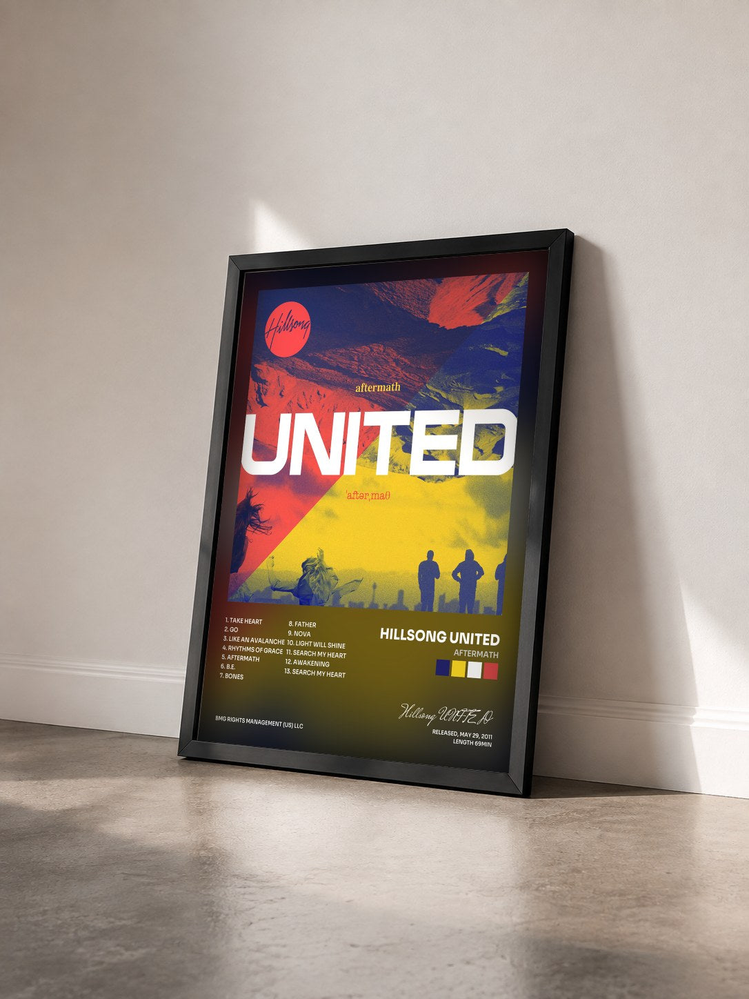 #noir Tableau de l'album Aftermath de Hillsong UNITED vu de trois quarts, cadre noir