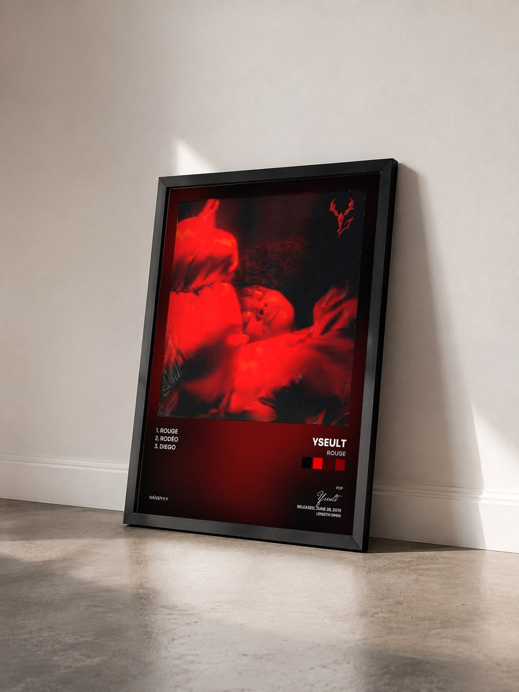 #noir Tableau de l'album Rouge de Yseult vu de trois quarts, cadre noir
