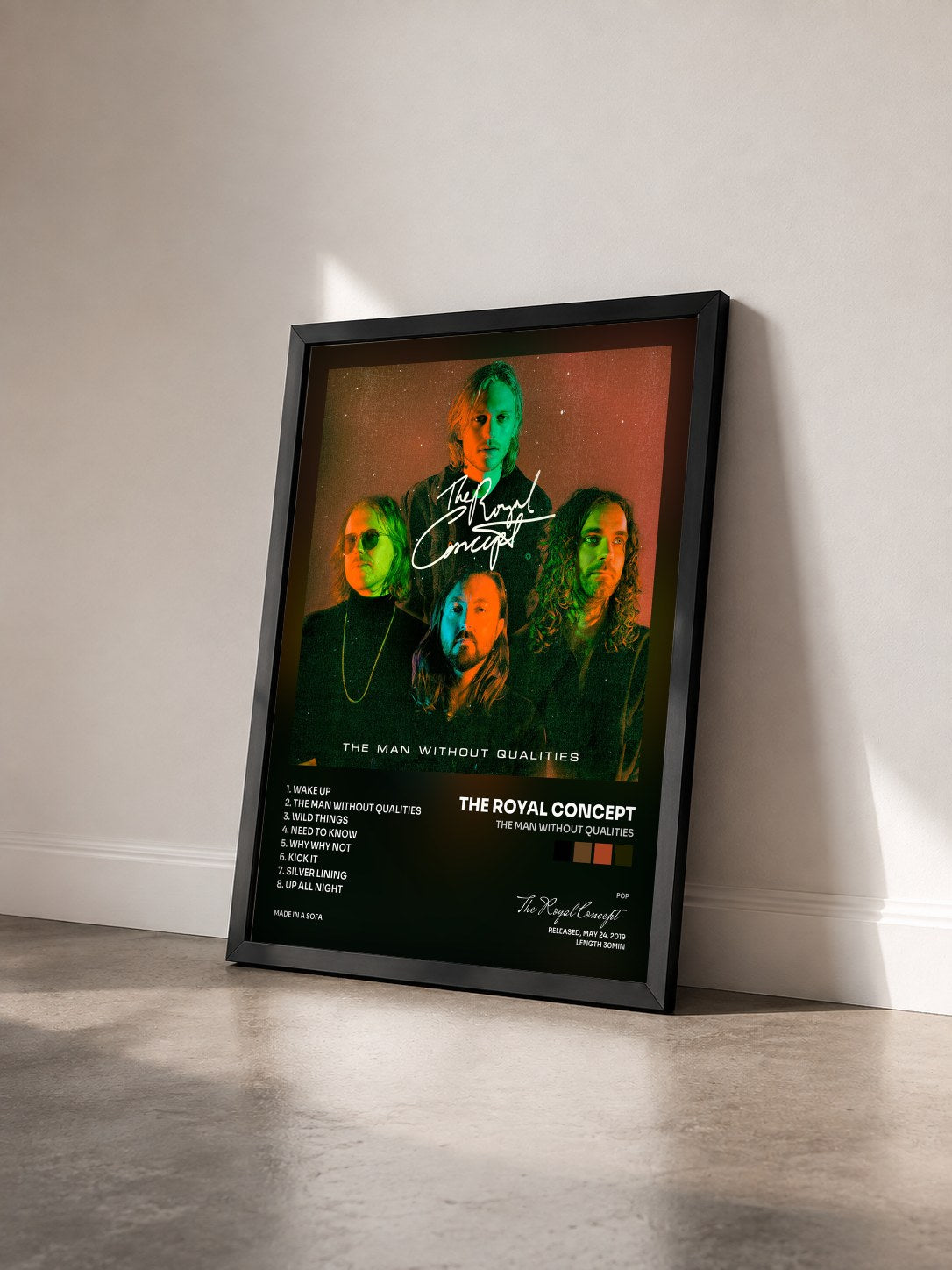 #noir Tableau de l'album The Man Without Qualities de The Royal Concept vu de trois quarts, cadre noir